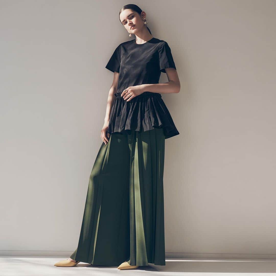 アディアムのインスタグラム：「#ADEAM Spring Summer 2023.」