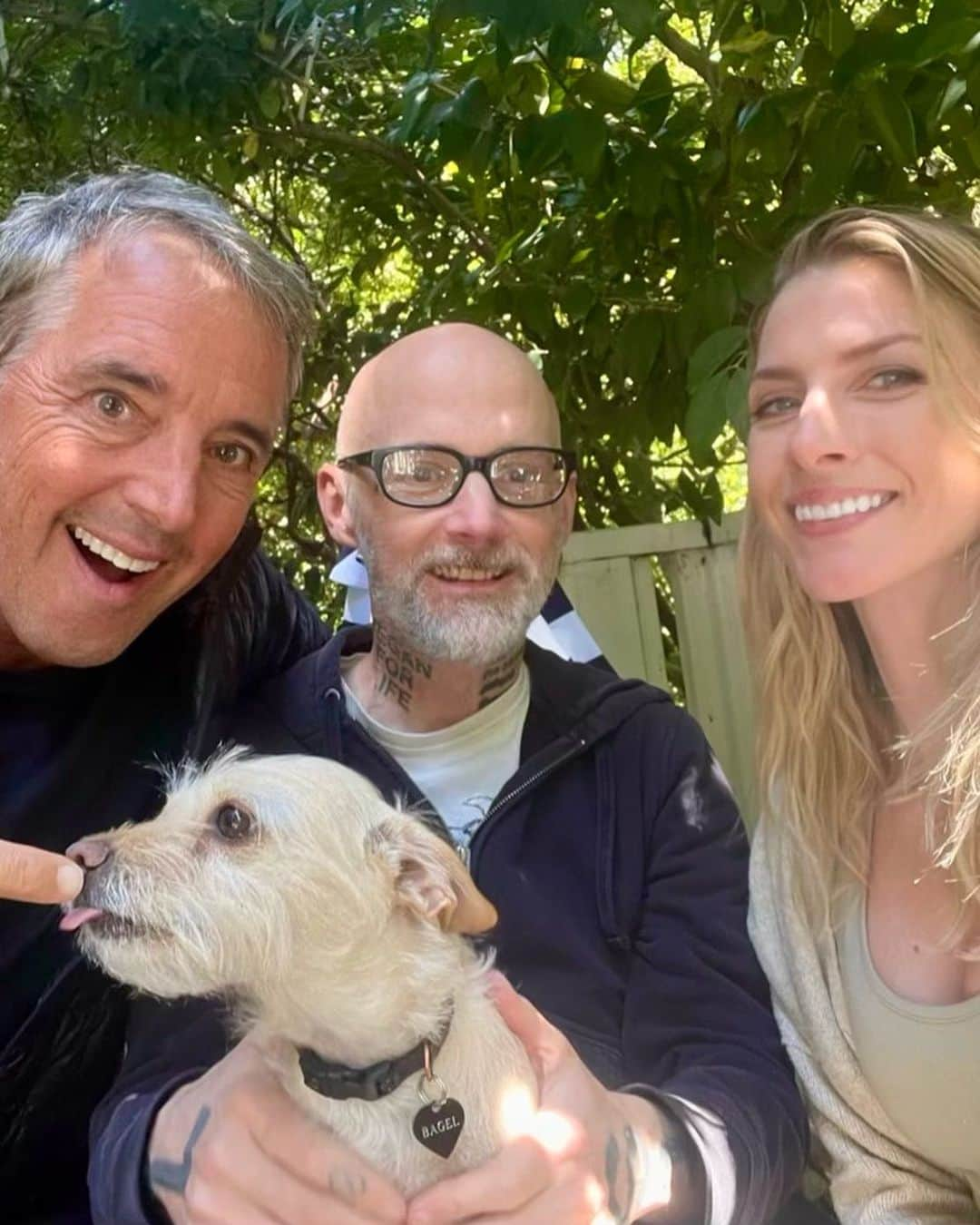 モービーのインスタグラム：「Moby pod 8 w/ @danbuettner the discoverer of the blue zones!  How to live forever: (hint It involves beans). @linzhicks @bluezones @candicebergenbagel @humancontentpods also May 4 contest winners!」