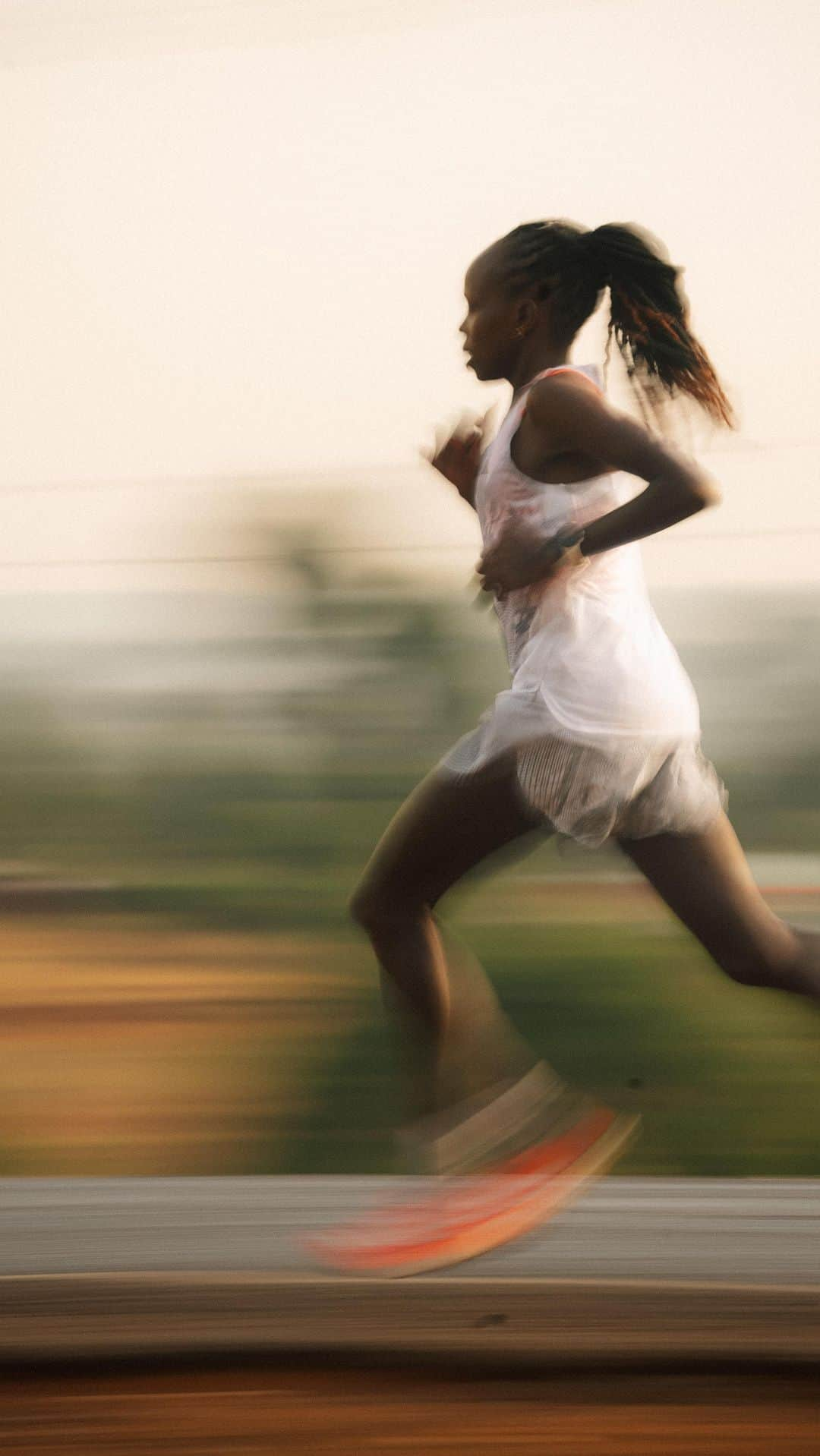 adidas Runningのインスタグラム：「It’s not easy being special. When the world expects you to win, no matter where you run.   But when you’ve beaten everyone in your last five marathons – including at two world majors and for Olympic gold – you can see where they’re coming from.   Now, London is calling for @peresjepchirchirngeno」