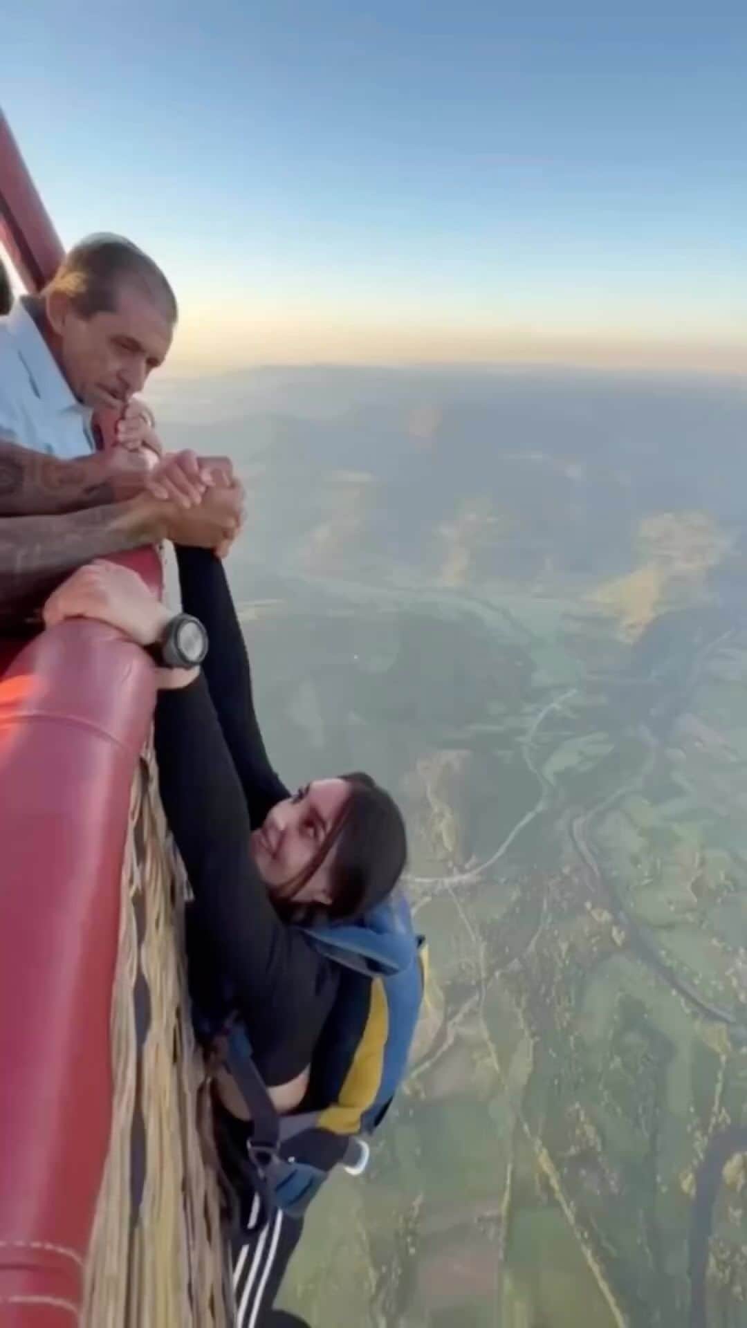 Awesome Wonderful Natureのインスタグラム：「@luasferrari is not afraid of insane heights 😱😯 Tag your adrenaline lovers . Video by @luasferrari  📍Brazil 🇧🇷」