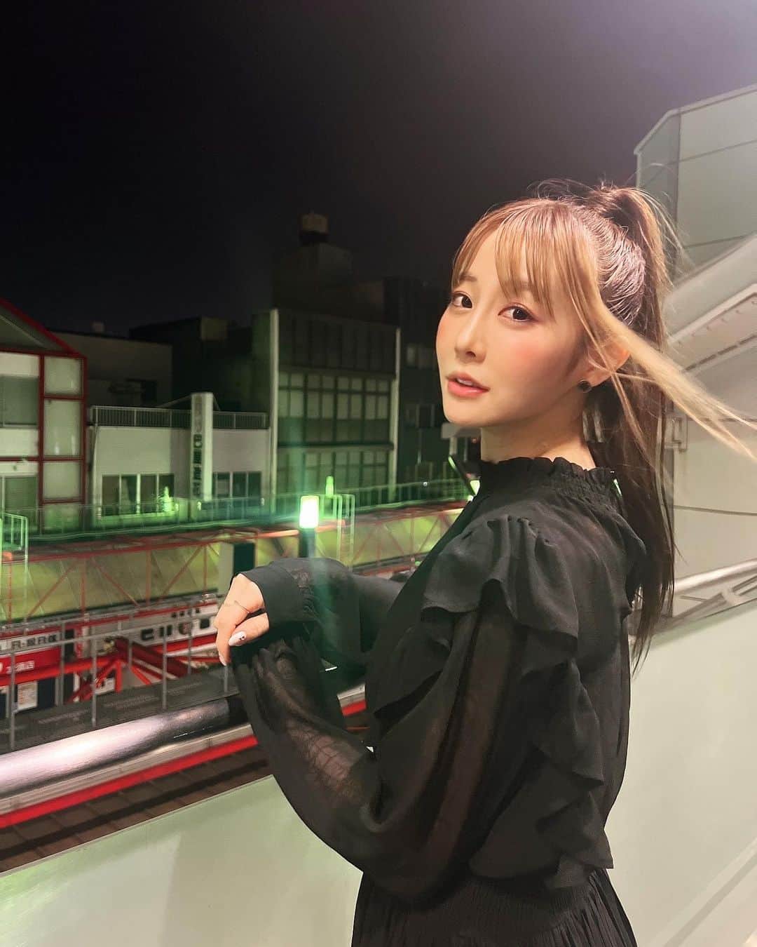 LUNAのインスタグラム：「Good bye Nagoya🤝 なんやかんや地元好きだ。。。  (全く名古屋感のない場所)」