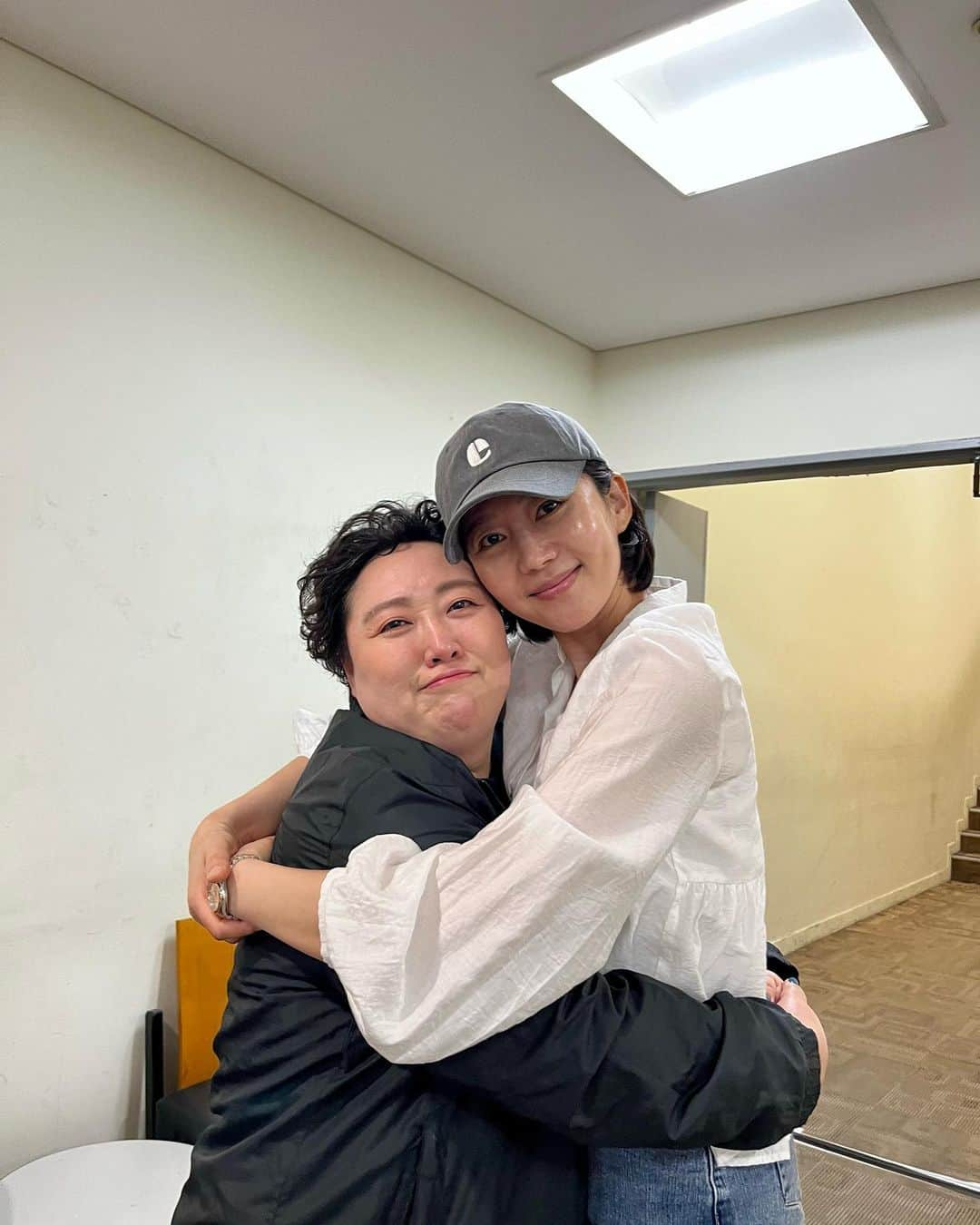 パク・ジュンミョンさんのインスタグラム写真 - (パク・ジュンミョンInstagram)「오늘은 염정아선배님과 전소민님이 맘마미아 응원와줬어요 🥹🥹사진에는 없지만 소고기도 보내주시고 ㅋㅋㅋ 고기먹고 힘내볼께요!! 사랑해요!! 염정아!!!!! 포에버염정아!!!!!!」4月22日 0時02分 - junmuynpark