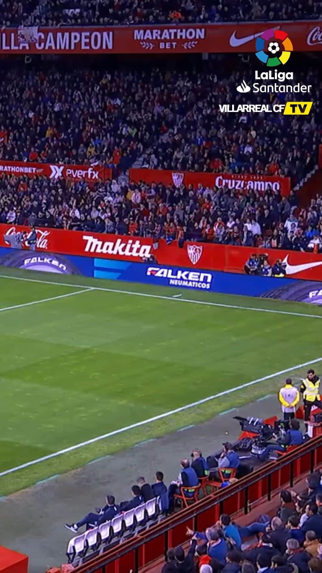 のインスタグラム：「¡El Submarino se llevó los tres puntos del Sánchez-Pizjuán en la 19-20 gracias a los goles de Albiol y Toko Ekambi!  The Submarine got three points from the Sánchez-Pizjuán in the 19/20 season thanks to goals from Albiol and Toko Ekambi!  #SevillaFCVillarreal」