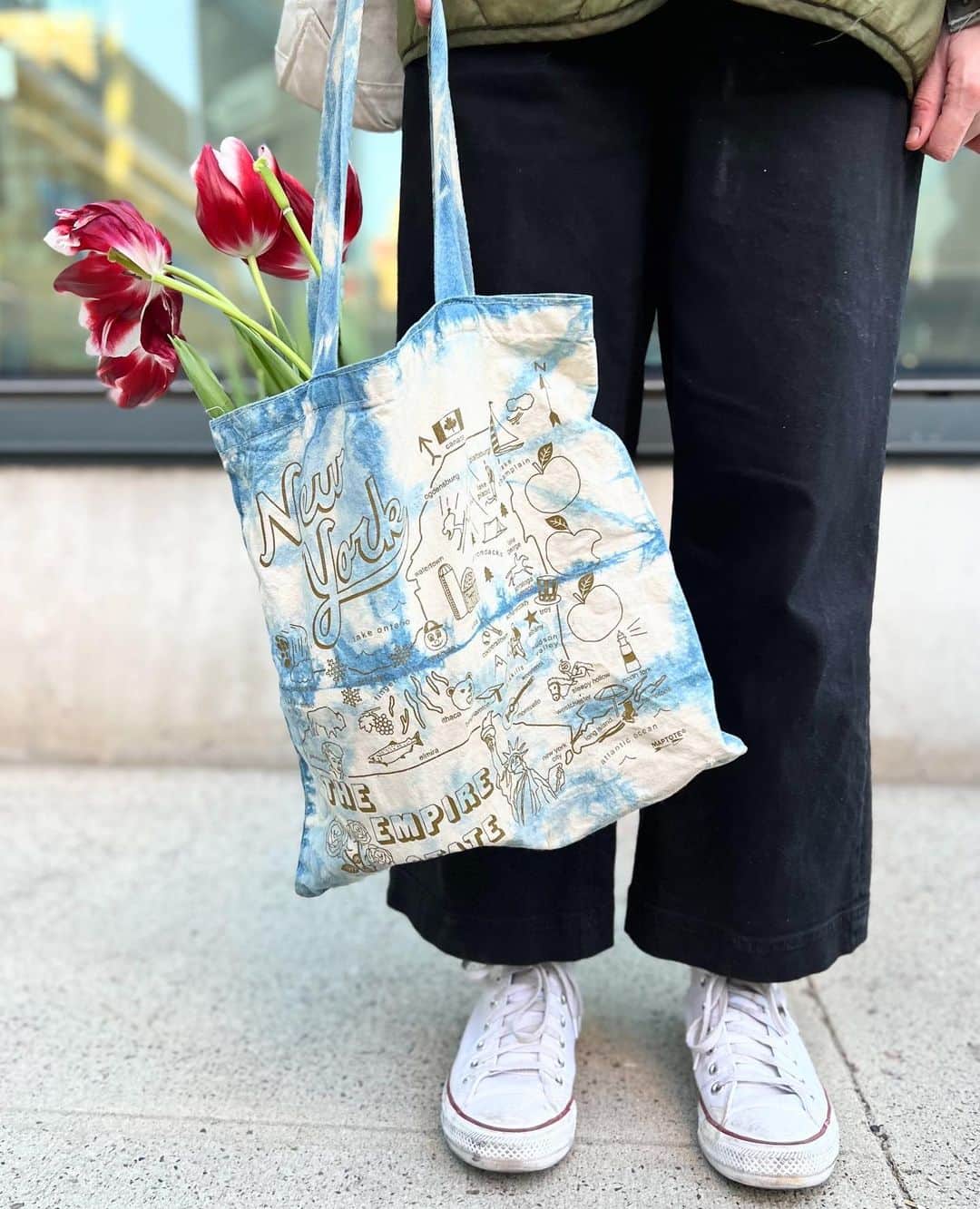 マップトートのインスタグラム：「Well used and well loved ❤️💙💚 Earth Day is this weekend, and there is never a better time to give your old totes and clothes some new life! Our designer has the right idea with some gorgeous tie-dye on her well worn New York state tote. ⁠ ⁠ ⁠ ⁠ ⁠ ⁠ ⁠ #design #lifestyle #maptote #shopsmall #shoplocal #brooklynmade #madeinamerica #womanownedbusiness #totebags #accessories #pouches #apparel #shoponline #travelbug #travel #giftguides #sustainable #weekendvibes #environment #earthday #earthweek #reducereuserecycle #diy #tiedye #shibori #spring #style #streetstyle #nyc #newyorkcity」