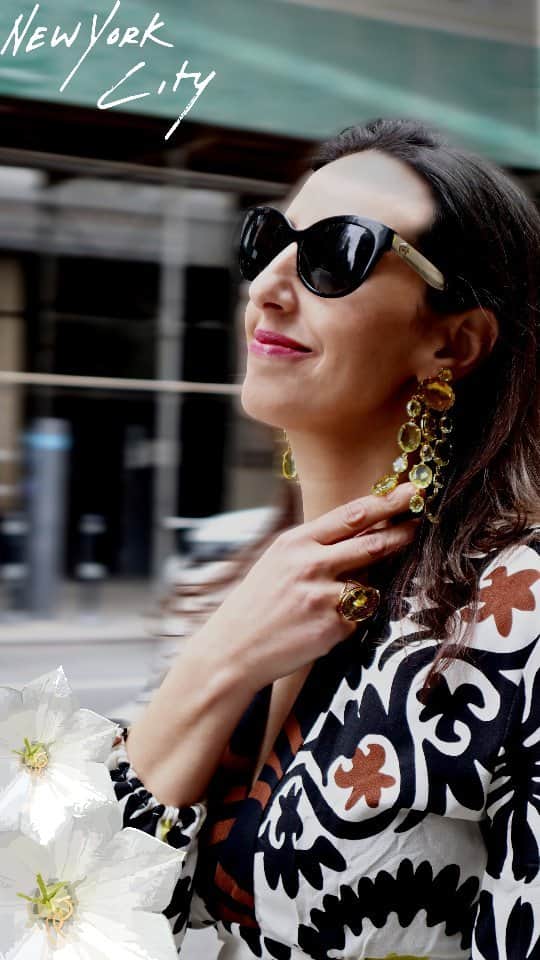 バウンキットのインスタグラム：「Our Superstar CEO and Working Mom shares her picks for this season! She is drawn to 💛LEMON QUARTZ💛 & 🩵TURQUOISE🩵, the most eye-catching semi-precious gems for Spring 2023.  Get 30% OFF Sana's favorites and more with code MOM30 for a limited time only. SHOP NOW!💫  #mothersday #gift #giftideas #inspo #jewelry #spring #newarrivals #trending #fashionstyle #handmade #custom #semipreciousstones #cliponearrings #bounkitnyc」