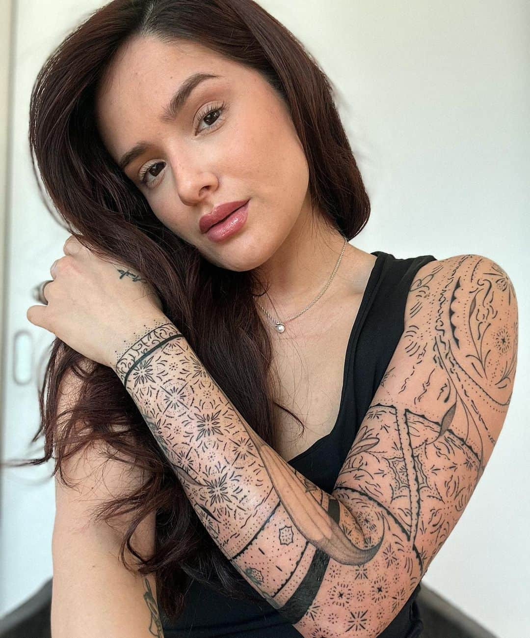 チャチー・ゴンザレスさんのインスタグラム写真 - (チャチー・ゴンザレスInstagram)「I can’t even believe it. I have my sleeve! I don’t even know where to begin. For most of my adolescent years I was put in a box. Always told who to be and what to say. How to behave and how I could and couldn’t express myself. It took me a while to break free from the those mental shackles even years after I left the toxicity behind. Today, I’m the most me I’ve ever been. Apart from my passion of performing, tattoos were a very fun visual way to express myself. It started with small ones and eventually led up to my back piece that I got last summer….AND HERE WE ARE TODAY WITH THIS BEAUTIFUL SLEEVE. Like my back, I went with an ornamental style. I love a bold feminine look. It truly embraces how I view myself. Since I had the national flowers of Mexico on my back, I wanted to incorporate Finland’s flowers in this design. Lily of the valley flowers symbolize happiness, luck and motherhood. All the beautiful things I have been blessed with in my new home country 🇫🇮 As I embark on new career paths and adventures I wanted to remind myself of my strength and the positive energy that lives inside of me with the marigolds in this piece. All the surrounding elements, like my back, I wanted to keep bold but delicate. I did cover my old Bandit tattoo on the inner elbow because it never really turned out right. (Don’t worry, he’ll get a dedicated tattoo when the time is right) I’m in love with this design. It’s so ME and feels so right. Yes, it hurt but I earned the damn thing! 30 hours 😅 Thank you @universewithintattoo for visualizing and creating this masterpiece. With that being said, the tattoo is still very red, a little smudgy from ink under the second skin and needs about a month of healing…so I’ll update when it’s not so scabby✌🏼」4月22日 0時29分 - chachigonzales