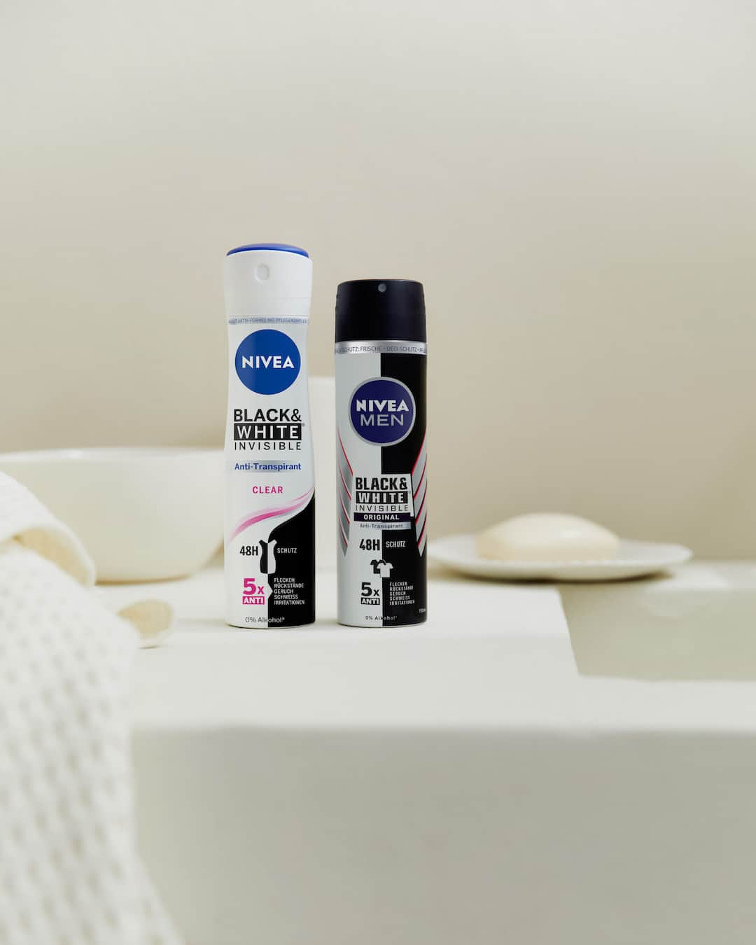 NIVEA Deutschlandさんのインスタグラム写真 - (NIVEA DeutschlandInstagram)「Kennst du schon unsere Superhelden?  Ihre Kraft: Unsichtbarkeit. Die Formel bewahrt dich vor unerwünschten Flecken auf deiner Kleidung. Damit sie noch weniger bemerkt werden (und, um die Umwelt zu schonen), haben unsere Sprühhelden eine extra leichte Verpackung mit weniger Aluminium! ⚡️ | #NIVEA」4月22日 0時30分 - nivea_de