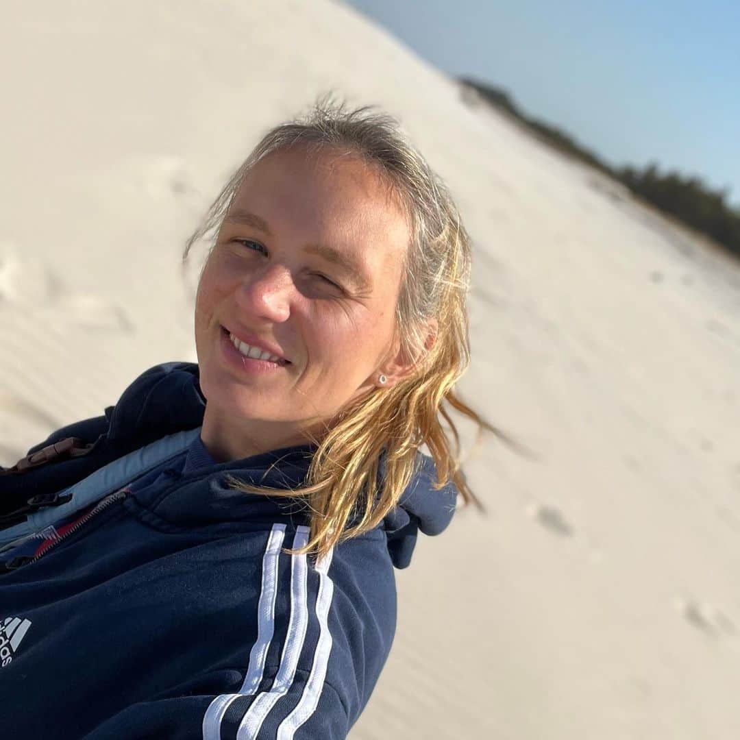 マルガレーテ・コズーフのインスタグラム：「..To the roots 🥰 #love #nature #roots」