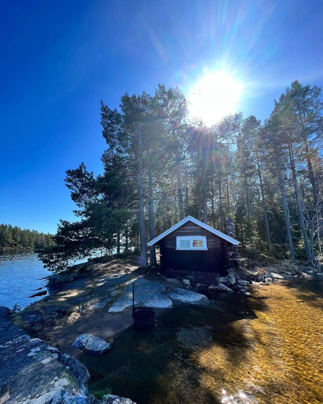 ルーベン・ブロマールトのインスタグラム：「What a place to be!🏕️🇸🇪☀️  @camp__grinsby   #nofilter #campgrinsby #sweden #camping #campinglife #visitsweden #quad #boat #canoe #nature #naturephotography #paradise #årjäng #säffle #tösse #åmål」