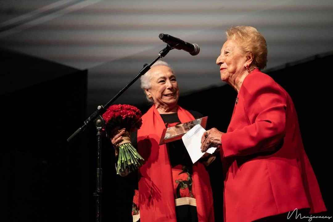 DeFlamenco.comさんのインスタグラム写真 - (DeFlamenco.comInstagram)「Honores a Cristina Hoyos  Premio Tío Luis de la Juliana 2023  Por el @cmu_isabel anoche en Madrid   #flamencomadrid #madridflamenco #baileflamenco #cristinahoyos」4月22日 0時47分 - deflamenco