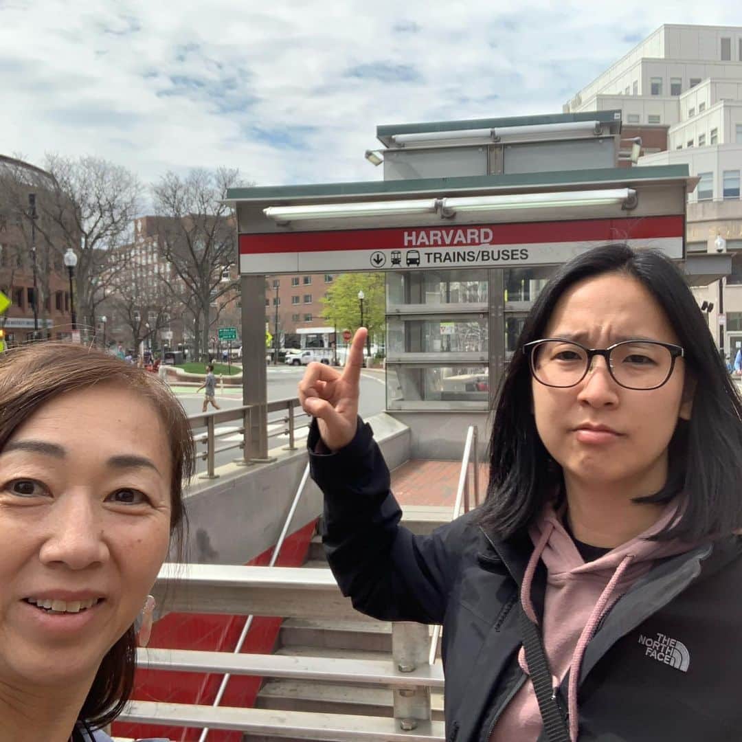 飯島寛子さんのインスタグラム写真 - (飯島寛子Instagram)「ボストン到着したら、ボストン在住の敦子さんトモさんのサプライズのお出迎えがあって感激！ @Harvard大学など、観光案内して頂く。 #harvarduniversity #bostonmarathon  #母娘旅」4月22日 1時02分 - hirokoiijima