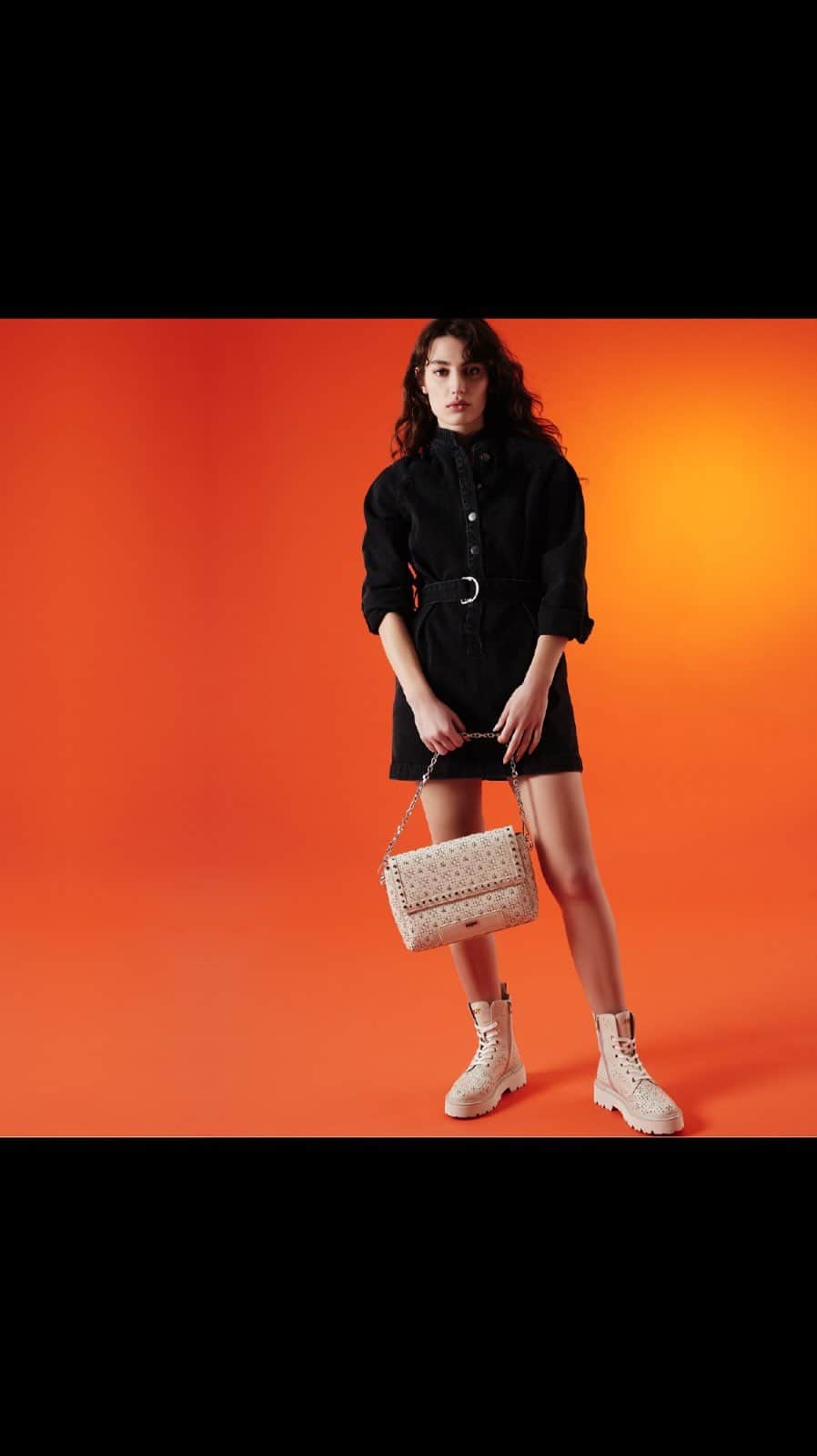 のインスタグラム：「La nuova collezione Spring Summer ti aspetta  Crea il tuo total look firmato Cult sul nostro e shop  The new Spring Summer collection awaits you Create your total look by Cult on our e shop Link in bio #CultOfficial #springsummer23 #shoes #bag #womenstyle #scarpedonna #womencollection #newcollection」