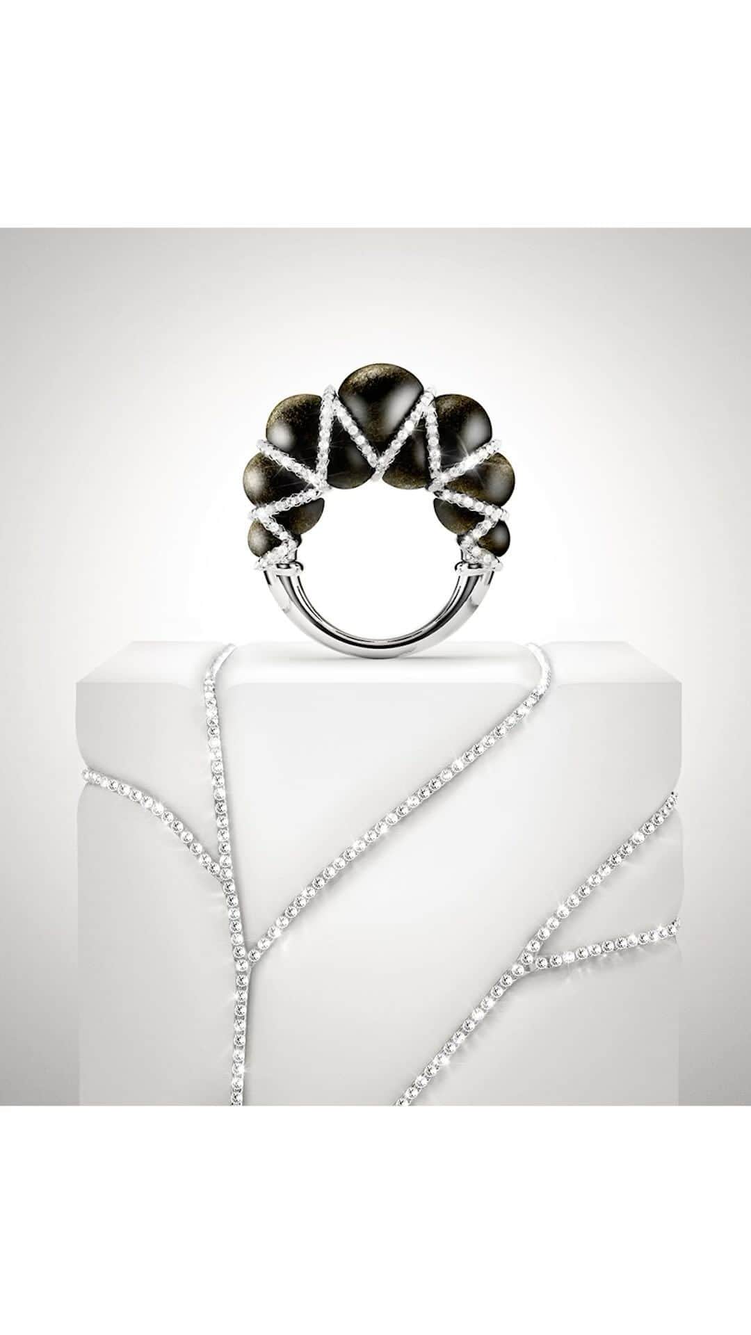 カルティエのインスタグラム：「Designed with total freedom by the creation studios, each year a new Cartier Libre collection draws on unprecedented inspiration to unveil bold and radical pieces. For the first time, the annual collection explores the world of jewellery, following a series of watchmaking releases. This marks the beginning of a transversal vision of the Cartier Libre practice and the possibilities of liberated creativity. #CartierLibre」