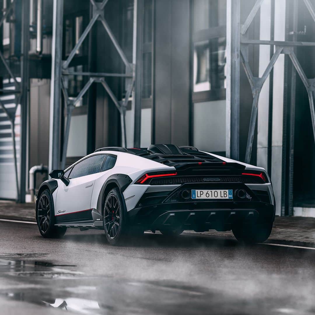 ランボルギーニのインスタグラム：「We went beyond our wildest imagination. That was the only way we could design such a game-changing Super Sports Car. The first designed to bring authentic thrills both on and off the asphalt.​  Behold the new Huracán Sterrato.​  ​#Lamborghini #HuracanSterrato #BeyondTheConcrete __ Huracán Sterrato: fuel consumption combined: 14,9 l/100km (WLTP); CO2-emissions combined 337 g/km (WLTP)」