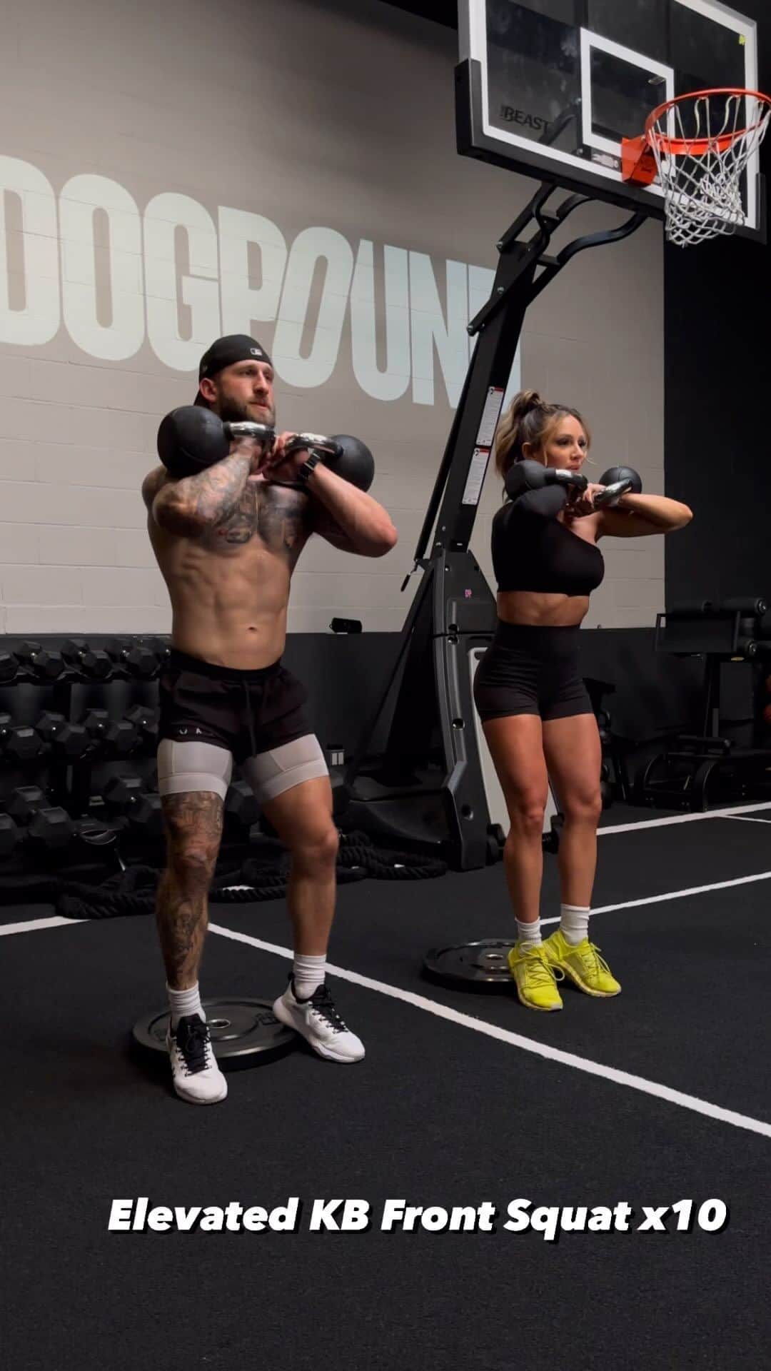 Paige Hathawayのインスタグラム：「KETTLEBELL WORKOUT W/ @paigehathaway 🔥💪🏻  5 Rounds  10 Reps of each 60 seconds of rest  Elevated KB Front Squats x10  Elevated KB Thrusters x10  KB Bent Over Rows x10  Plate Suitcases x10   #workout #workoutmotivation #workoutoftheday #lowerbody  #kettlebell #kettlebellworkout #kettlebellroutine #fitnessmotivation #fullbodyworkout #fullbodyexercises #fullbody #dogpound #la」