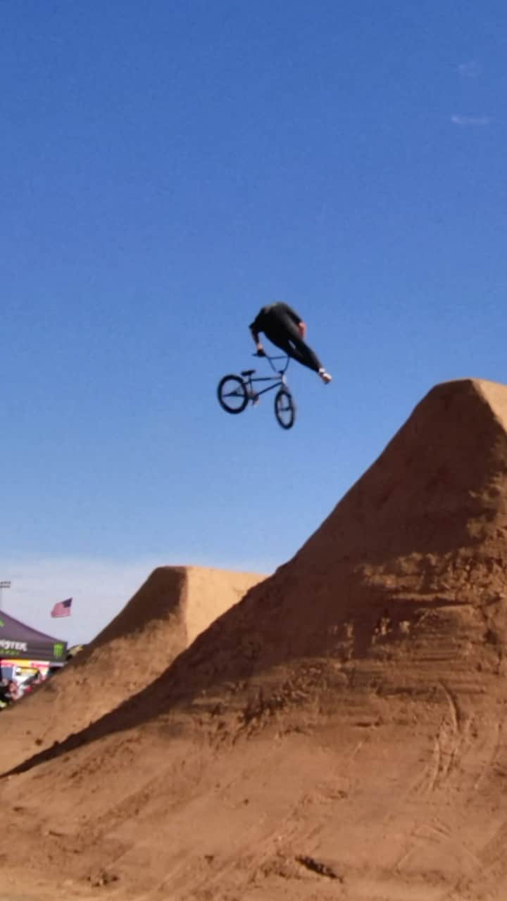 のインスタグラム：「Battles in Glendale for the @BMXTripleChallenge ⚔️ Link in bio   @PatCaseyBMX and the rest of the usual destroyers came out to chase the points for the overall standings and, as usual, the level of riding never ceases to amaze. Hit the link in bio to watch the full recap, playing now on YouTube.   #MonsterEnergy #BMX #BMXTripleChallenge #Glendale」