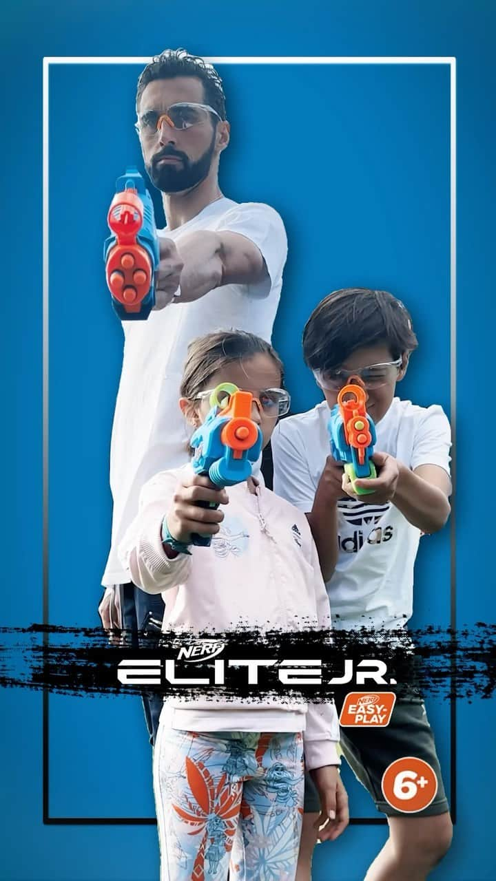 アルバロ・アルベロアのインスタグラム：「Fácil de manejar, fácil de cargar y fácil de lanzar. Hemos probado las nuevas Nerf Elite JR de @nerfspain diseñadas en exclusiva para los más pequeños 🔝🔝🔝  ¿Quién creéis que tiene más puntería en casa? 😂 #itsnerfornothing」