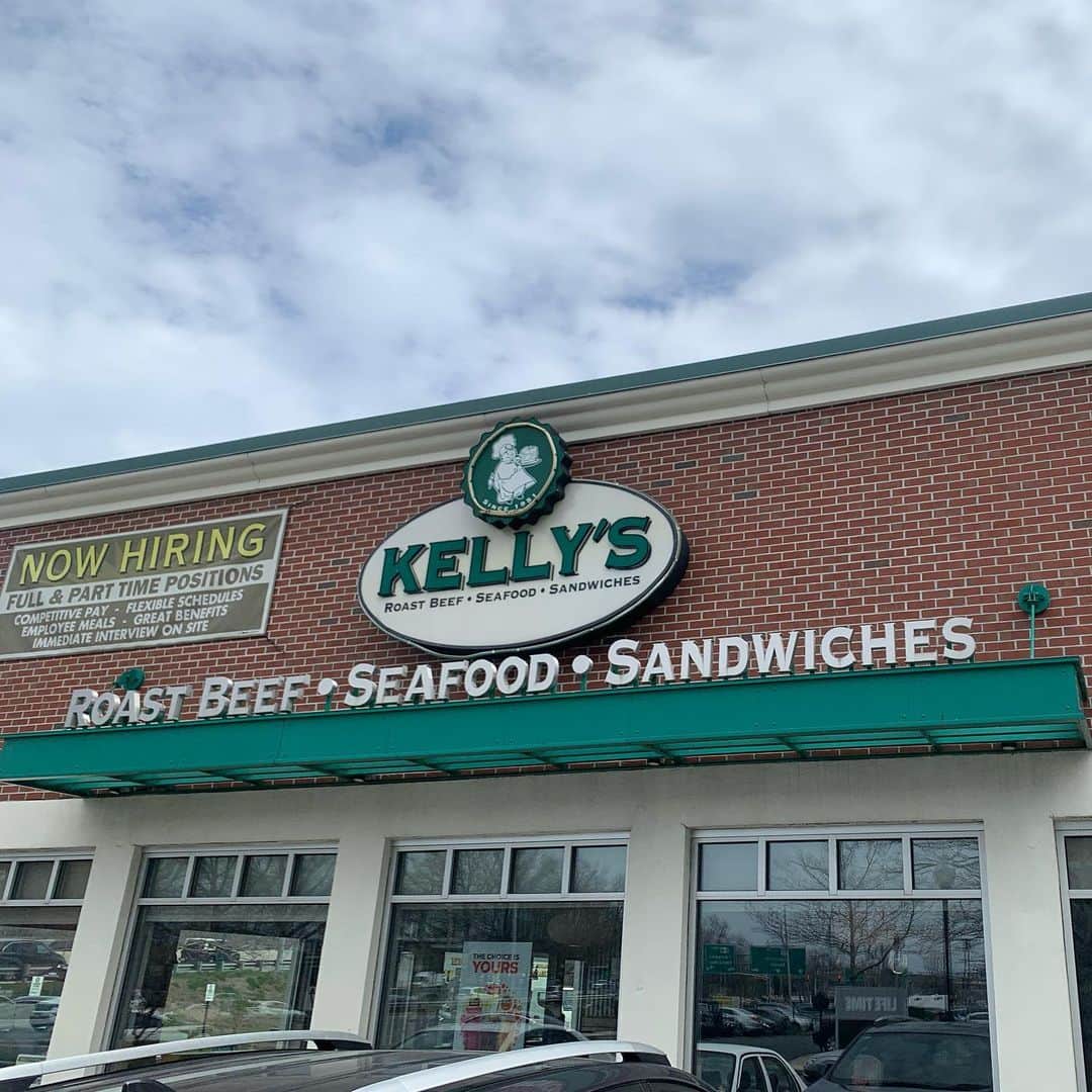 飯島寛子のインスタグラム：「Roast beef and seafood sandwiches のKelly’sでロブスターロール！ #robstarroll #bostonmarathon」