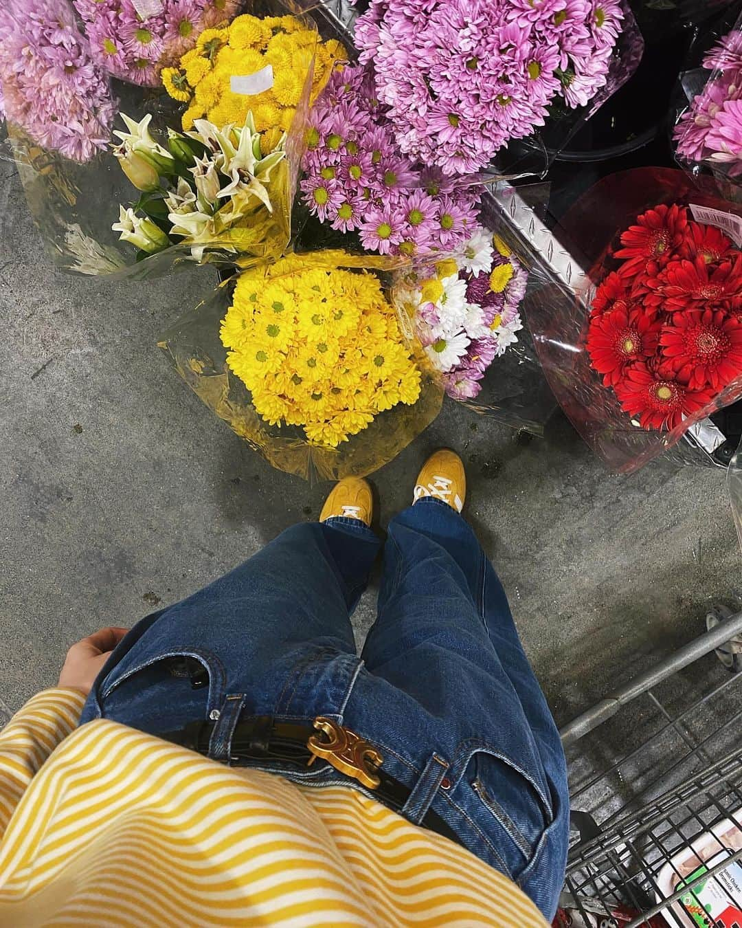 mixmatchisthekeyさんのインスタグラム写真 - (mixmatchisthekeyInstagram)「adidas gazelle yellow 💛」4月22日 1時30分 - zhuzhulifenotes