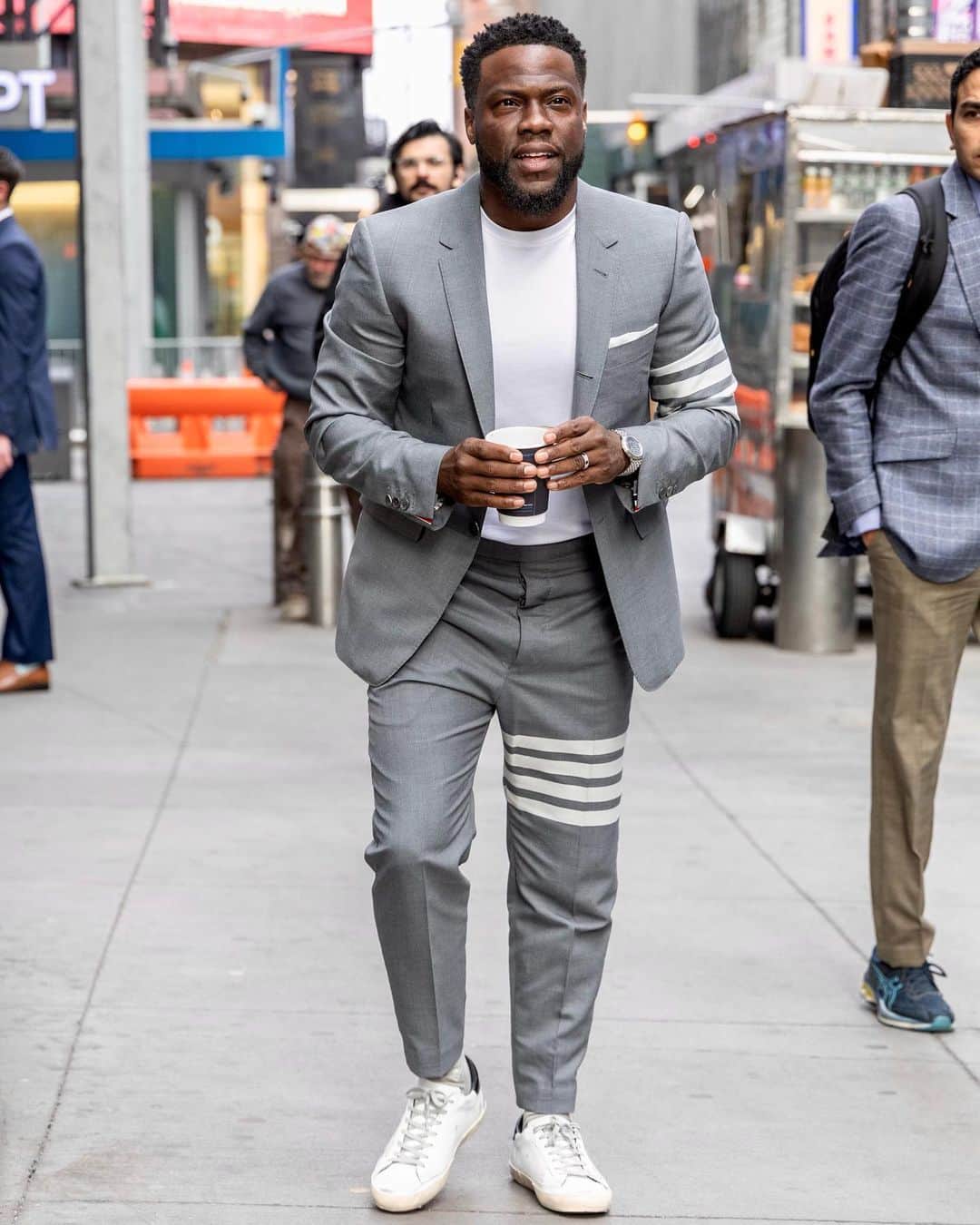 のインスタグラム：「There is and always will be something special about the energy in the Big 🍎…. Gotta love NY. #DaKid #ComedicRockStarShit #LiveLoveLaugh」