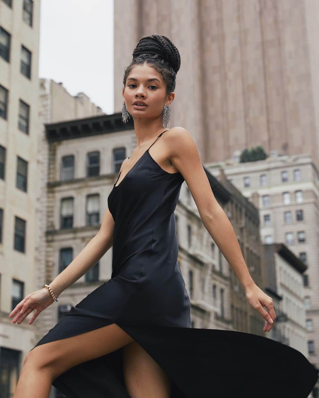 ダニジョーのインスタグラム：「walking into the weekend」