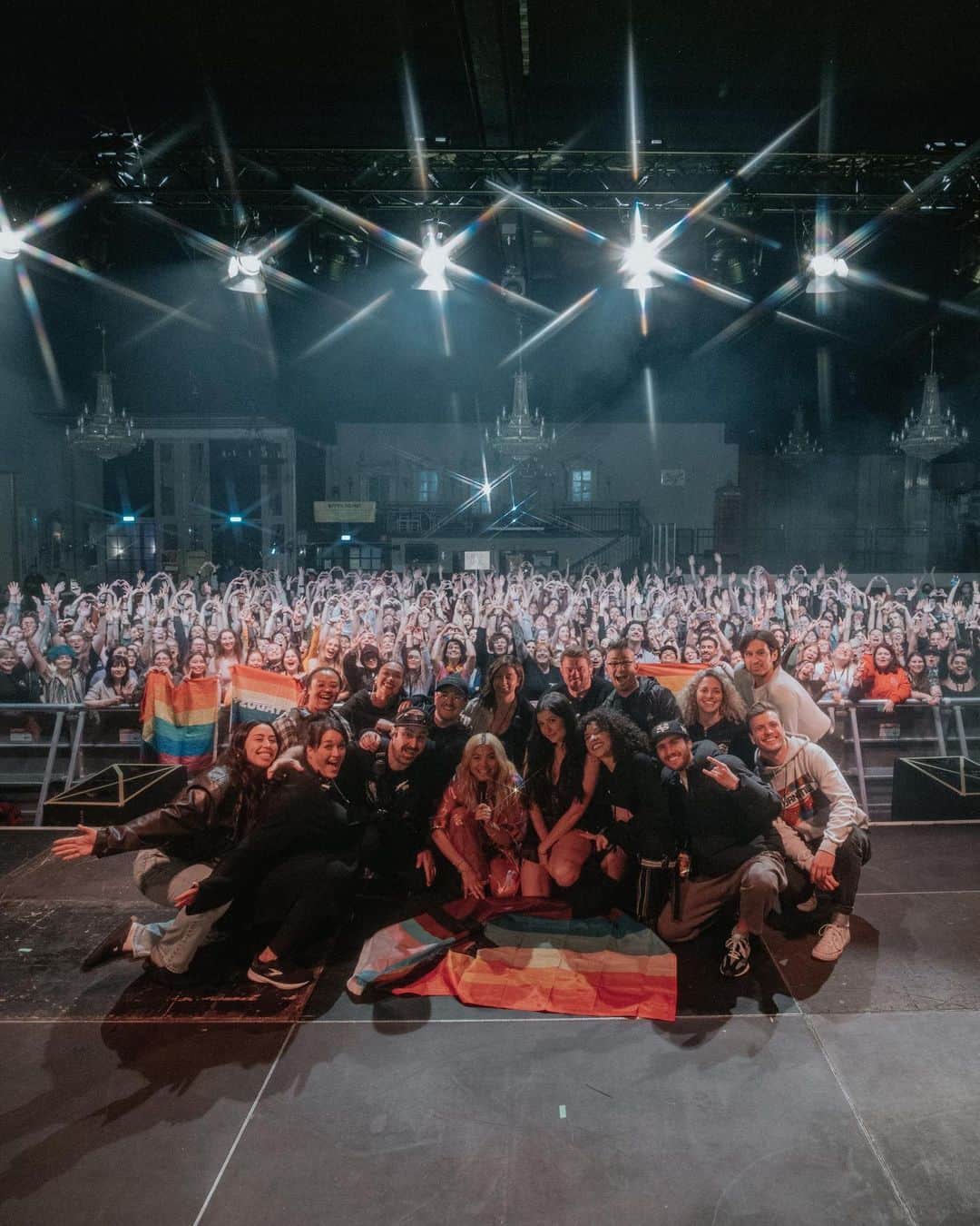 ヘイリー・キヨコのインスタグラム：「I can’t tell you how much it means to me to be reunited with you all. It has filled a massive hole in my soul that has felt worried, discouraged, and alone. Every night on stage made me feel so seen and supported. Thank you to every single person who made the effort to celebrate with us over in the EU/UK. Standing in the rain, making friends, being kind and patient. I am so proud of the community we have built and continue to. You all make me so proud. 🥹I miss you all already.   Thank you to my incredible tour family for making this show possible. And to @leah for killing it every night and being a part of this tour!!!   US/CANADA STARTS NEXT WEEK!!!! Get tickets if you still can! This is my favorite show I have ever done and I hope it makes you proud. see you all very very soon. 😍」