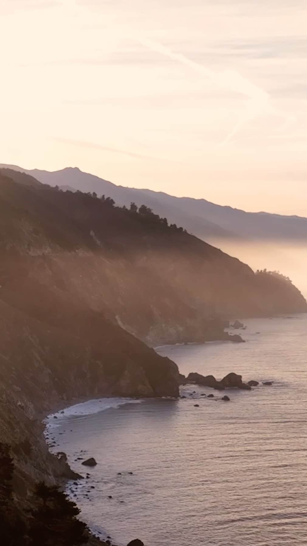 ブロシュウウォーカーのインスタグラム：「“Morning Light is a mélange of my childhood memories in the South of France. Sun-kissed skin, the scent of my grandmother’s bergamot tea, and endless waves of amethyst hues. This is a loving extension of Brochu Walker’s relationship to the senses, and ultimately an appreciation for the start of each day. - Karine Dubner」