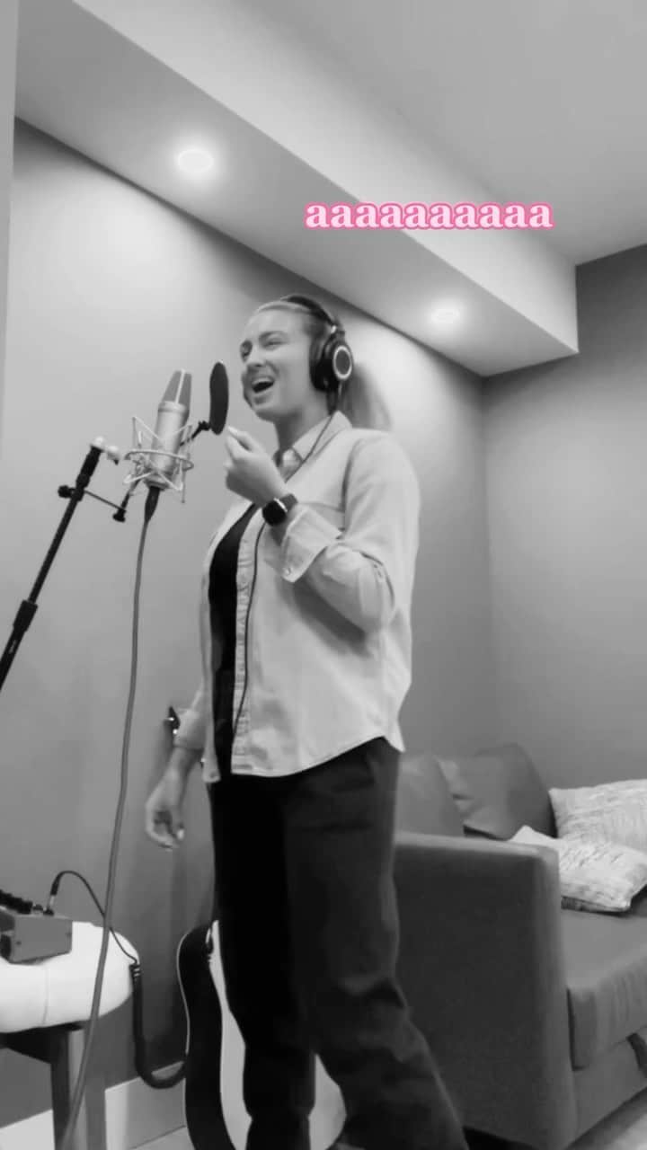 トーライ・ケリーのインスタグラム：「making of missin u💖」