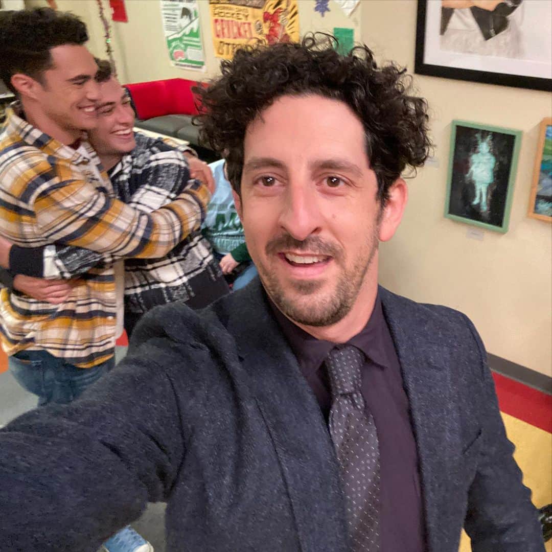 アダム・シャピロのインスタグラム：「Why are @jarenlewison and @darrenbarnet literally ruining my selfie?」