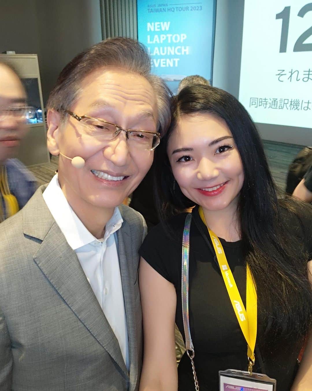 Ayanoのインスタグラム：「“Incredible!” The legend, the one and only Mr.Jonney Shih, Chairman of ASUS😆🤳✨世界シェアトップのPCメーカーASUSのジョニー・シー会長とセルフィー #SelfieWithCEO #AyanoWithCEO #SelfieWithChairman」