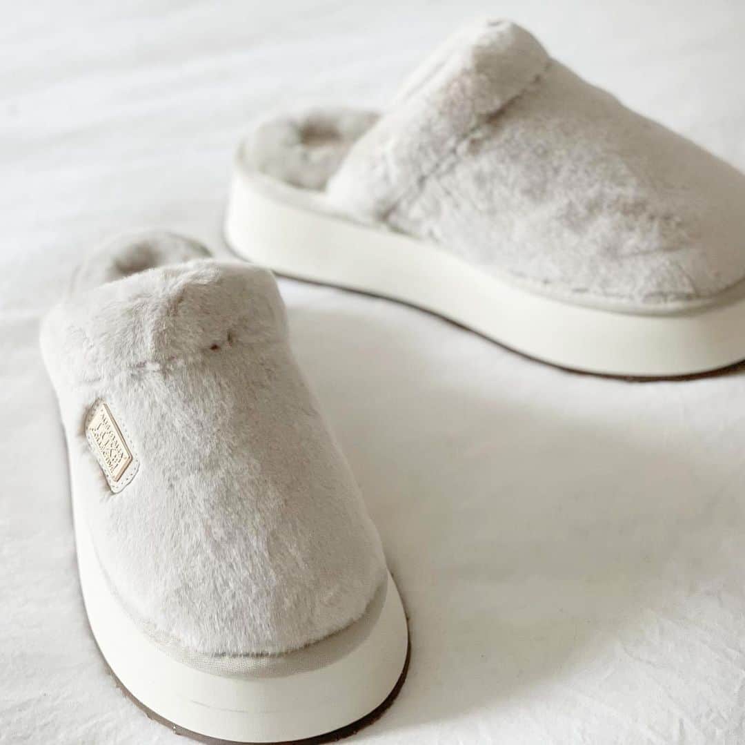オーストラリアラックスコレクティブのインスタグラム：「The Mule Platfoam Luxe in Cream is what cozy spring dreams are made of 🤍✨  Check out other colors and styles on our website! 💛」