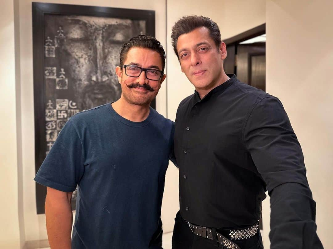 サルマン・カーンさんのインスタグラム写真 - (サルマン・カーンInstagram)「Chand Mubarak 🌙」4月22日 2時19分 - beingsalmankhan