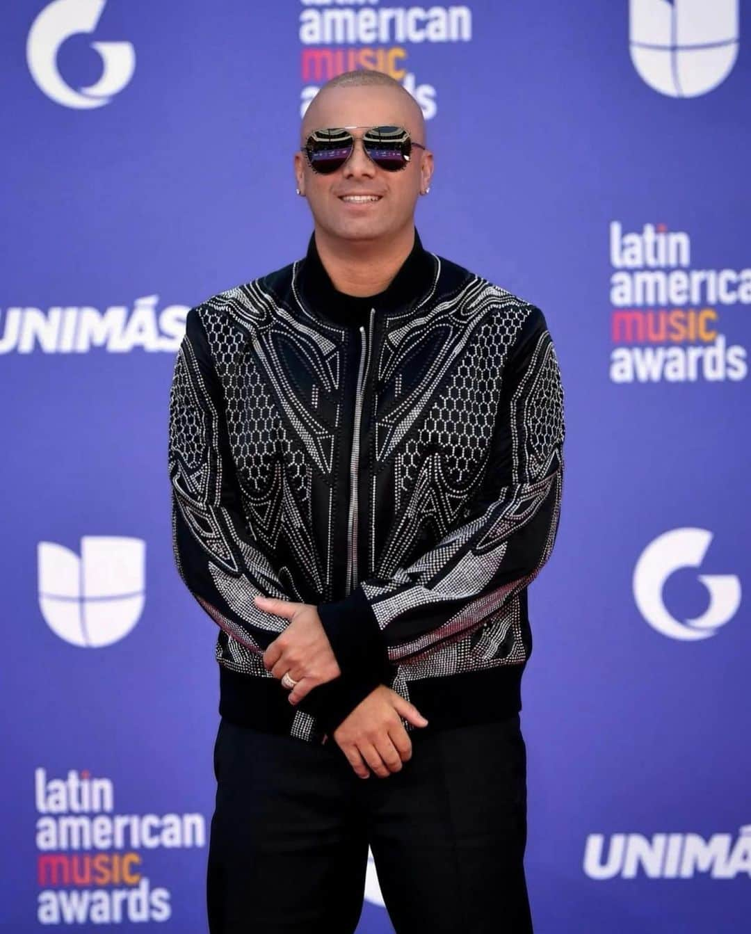 ウィジンさんのインスタグラム写真 - (ウィジンInstagram)「Gracias @latinamas @univision por tratarnos tan bonito. @godneverfailsco estabas hermosa y #sabrosa 😍😂 @anuel gracias por colaborar 🥷🏻 el tema es un palo la rompimos!  @lyanno @emiliamernes gracias de corazón , mucho amor y Respeto  @roselyn_sanchez  @labase  @edcoriano  @jeancintron」4月22日 2時30分 - wisin