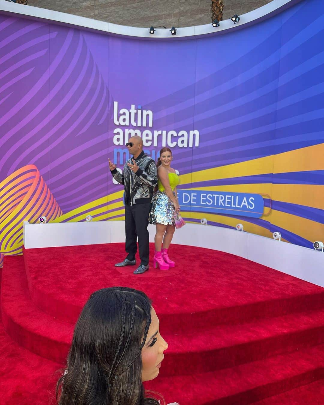 ウィジンさんのインスタグラム写真 - (ウィジンInstagram)「Gracias @latinamas @univision por tratarnos tan bonito. @godneverfailsco estabas hermosa y #sabrosa 😍😂 @anuel gracias por colaborar 🥷🏻 el tema es un palo la rompimos!  @lyanno @emiliamernes gracias de corazón , mucho amor y Respeto  @roselyn_sanchez  @labase  @edcoriano  @jeancintron」4月22日 2時30分 - wisin