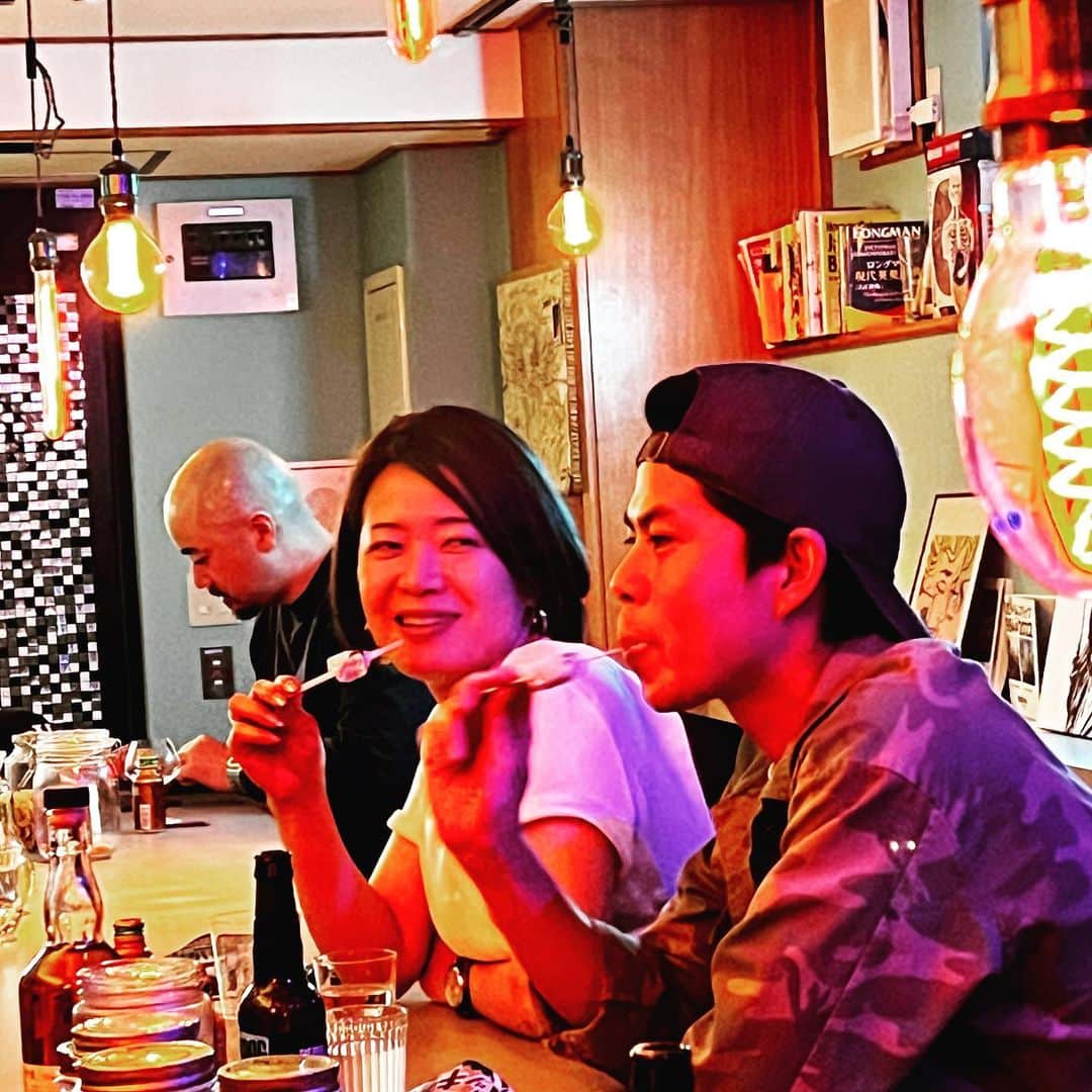 Bar Flatのインスタグラム：「ダイエットはあしたから。  #hidehouse #BARFLAT #bar #バー #tokyotrip #tokyo  #東京 #shinjuku  #新宿 #yoyogi #代々木 #kitasando #北参道 #minamishinjuku #南新宿 #ステッカー #gin #ジン」