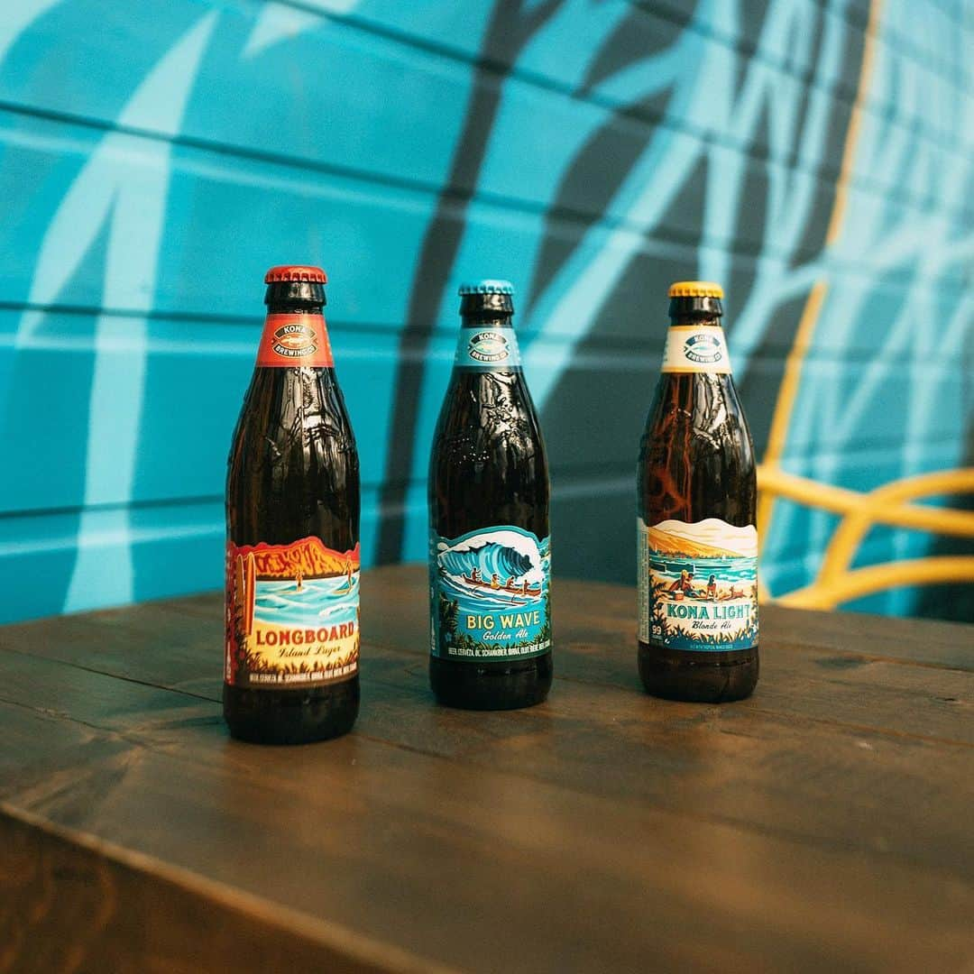 Kua 'Aina UKさんのインスタグラム写真 - (Kua 'Aina UKInstagram)「Get that Friday feeling with @konabrewingco 🍻 Which refreshing Kona beer are you choosing to start your weekend? 🤙 . . . . . . . .  #surfsup #carnabystreet #konabrewingco #konabrewing #kuaainauk #kuaaina #soho #londonrestaurant #beerstagram #beerporn #burgerrestaurant #carnabylondon」4月22日 2時34分 - kuaainauk