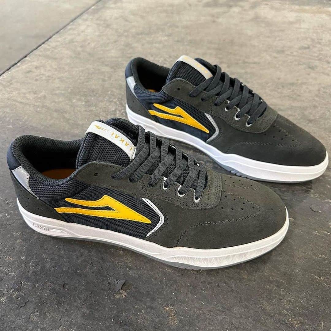 ラカイリミテッドフットウェアのインスタグラム：「@familiaskate 🤝  Atlantic in Charcoal Suede Support your local ✔️ #Lakai #TheShoesWeSkate」