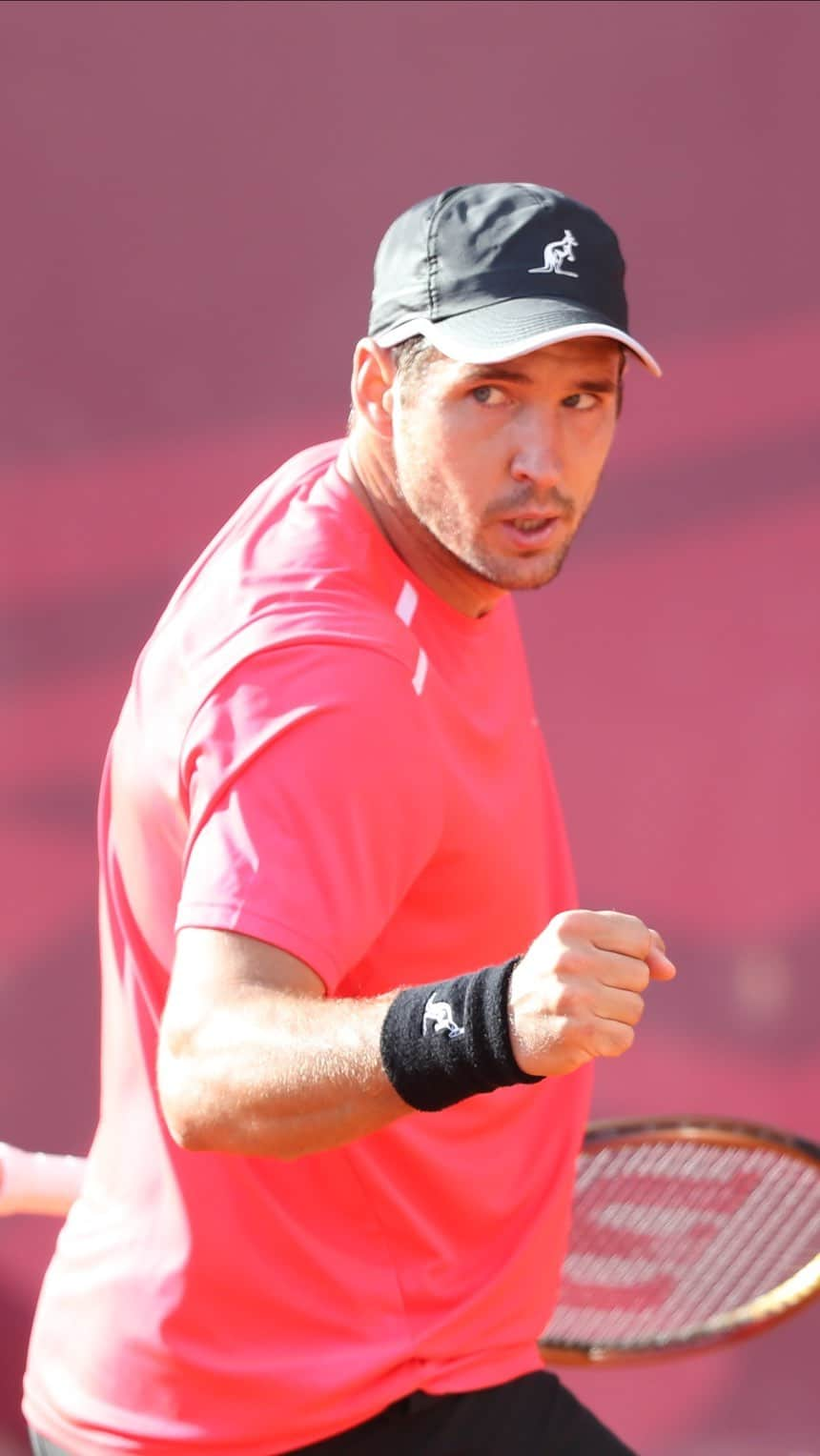 ドゥシャン・ラヨビッチのインスタグラム：「The BIGGEST moment of his career 👏  @dutzee plays a sensational match to down close friend Djokovic 6-4, 7-6(6) for a semi-final spot.  @srpskaopen | #SrpskaOpen」