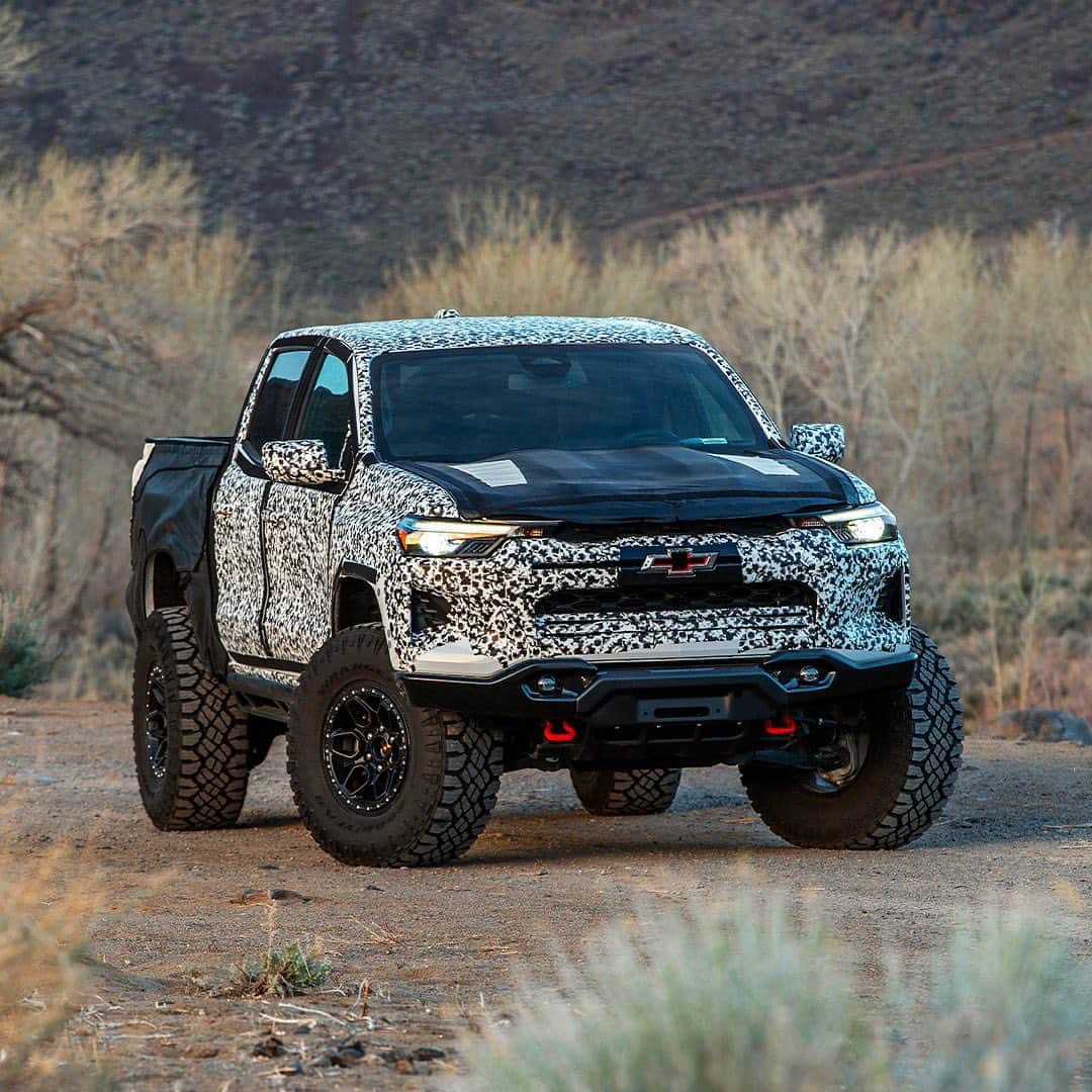シボレーのインスタグラム：「There's an off-road beast inside us all. Prepare to unleash yours on May 31 with the All-New #ChevyColorado #ZR2 Bison.」