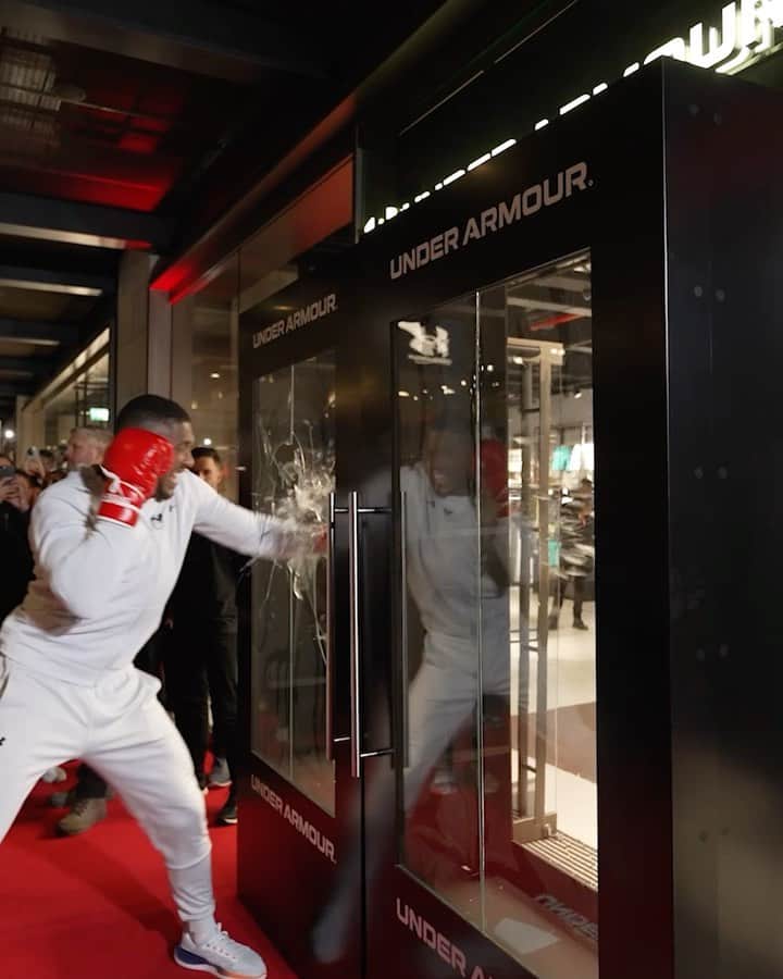 Under Armourのインスタグラム：「The @uanext.london program has arrived. 💪@AnthonyJoshua opened our new Under Armour London Brand House and UA Next Academy. Come see how we are developing and supporting London’s young athletes. #BeTheNext」
