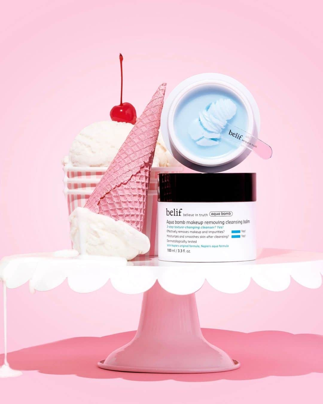 エイボンさんのインスタグラム写真 - (エイボンInstagram)「Nothing melts makeup away like the creamy texture of belif Aqua bomb Cleansing Balm! ✨ Apply a scoop to dry skin & watch it transform from a balm to cream to oil.   #avoninsider #cleansingbalm #skincareroutine #makeupremover」4月22日 3時01分 - avoninsider