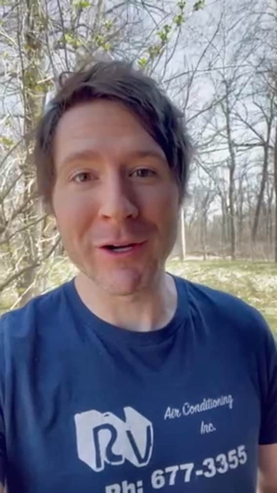 アウル・シティーのインスタグラム：「Seattle show on 9/30 just moved to Moore Theatre.  Grab your tickets now! Link in stories!   #cocomoon #owlcity #tothemoontour」