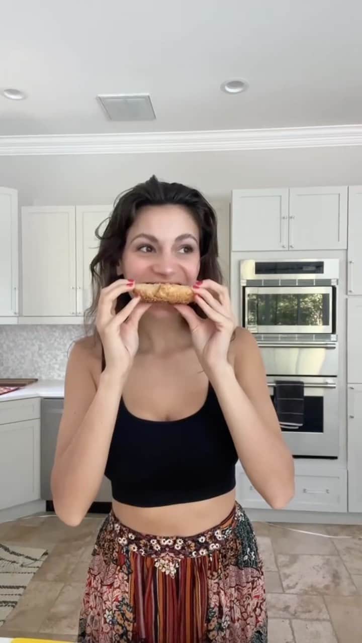Alexia Rayeのインスタグラム：「I had no idea it was so easy to make bagels and now I want one every day for breakfast 🥯」
