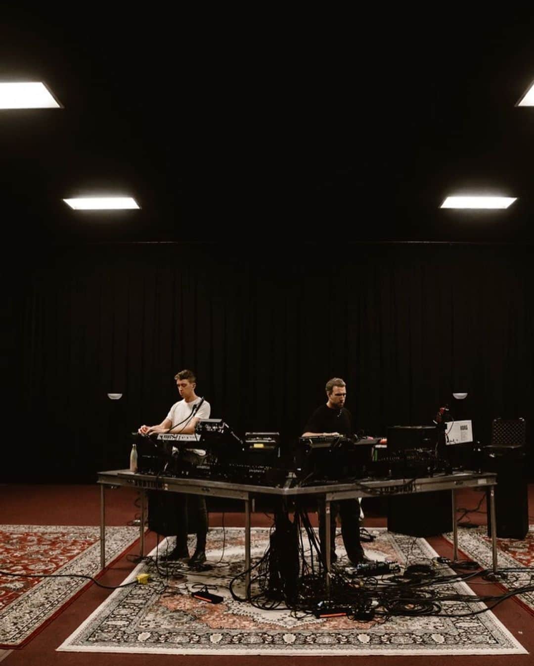Flight Facilitiesさんのインスタグラム写真 - (Flight FacilitiesInstagram)「Preparing the space ship in LA this week.   Whole fam back together and ready to make you feel warm fuzzies. 🤗」4月22日 3時15分 - flightfac