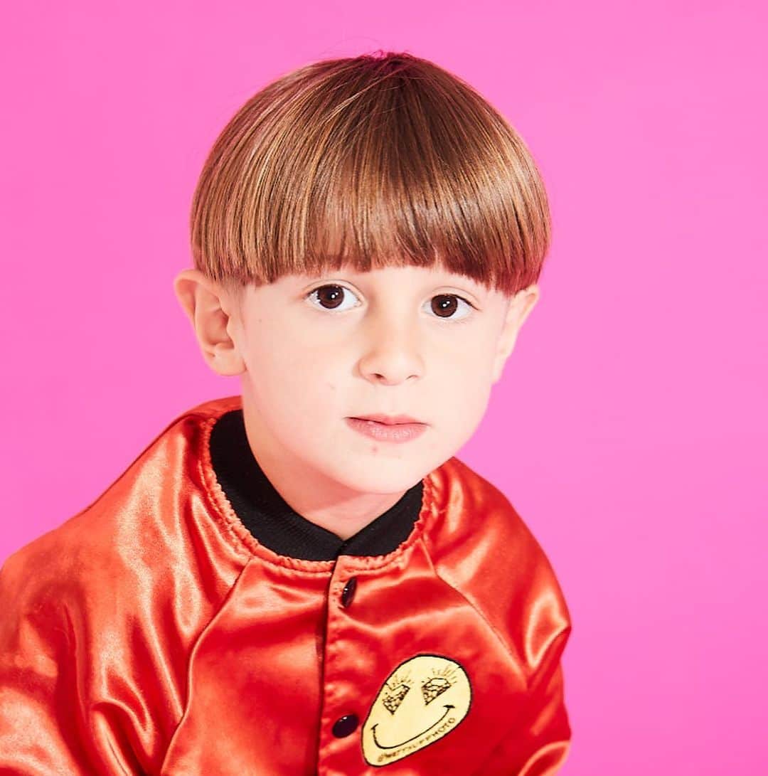 ベン・ワッツのインスタグラム：「New hairstyle, the Wynston stoped by the studio this week to menace me …… today he reminded me he had planned to go to @macys with his friend Wonder ….. my response “have a day off will ya “ 👊😊😊😂😂」