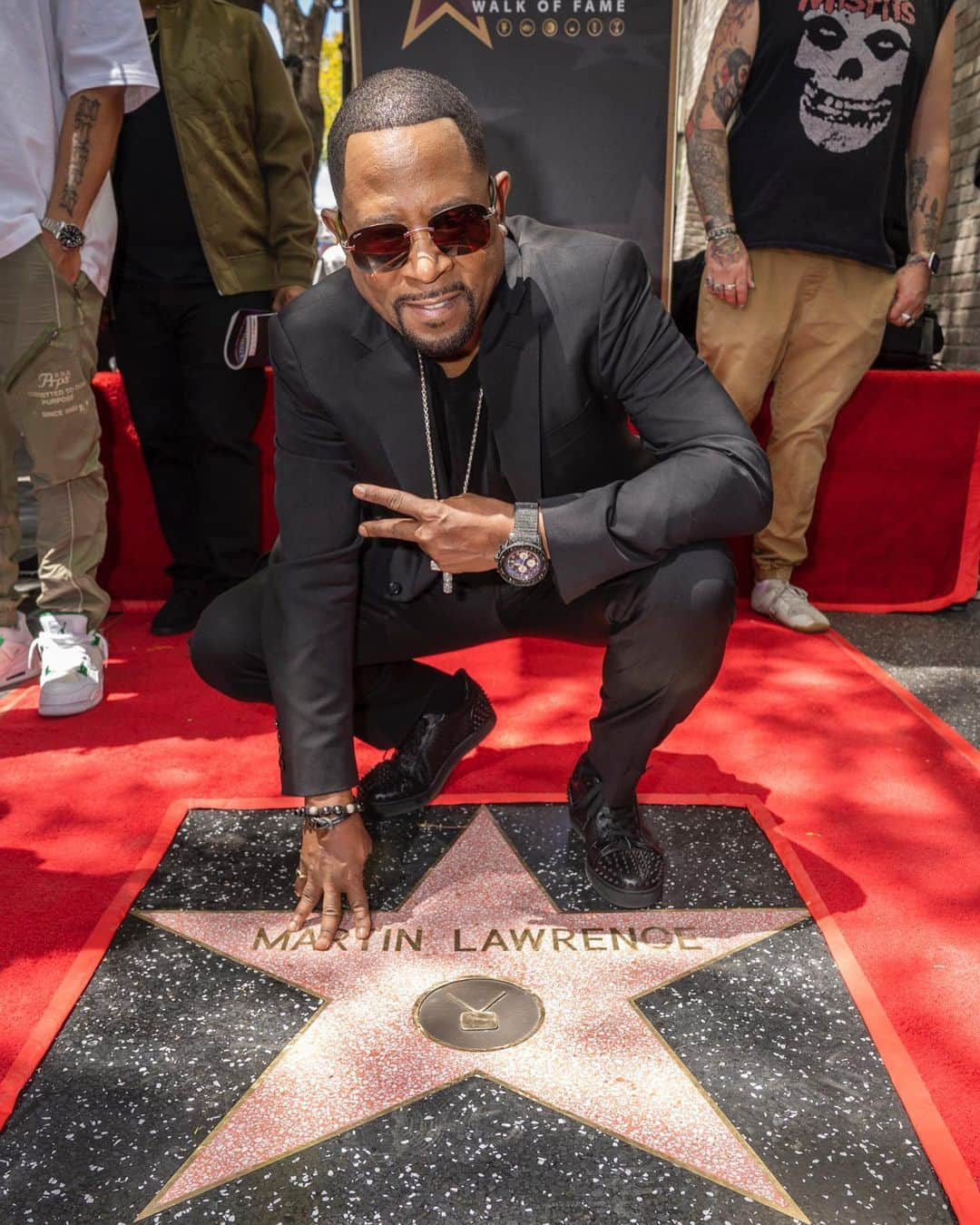 マーティン・ローレンスのインスタグラム：「I am absolutely blessed and honored to have received my star on the Hollywood Walk of Fame. Thank you to my wonderful friends, family and team for all of the years of endless love and support. To my fans, without you, I wouldn’t be here. Much love and God bless 🙏🏾 #blessed #hollywoodwalkoffame ⭐️ 📸 @evoake」