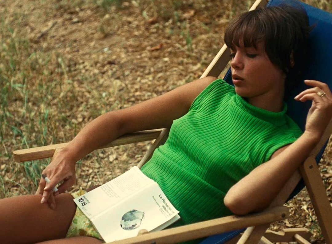 ヴィンスさんのインスタグラム写真 - (ヴィンスInstagram)「Time to log off for the weekend. From Eric Rohmer’s La Collectionneuse via @cinegraphe.fr」4月22日 3時48分 - vince