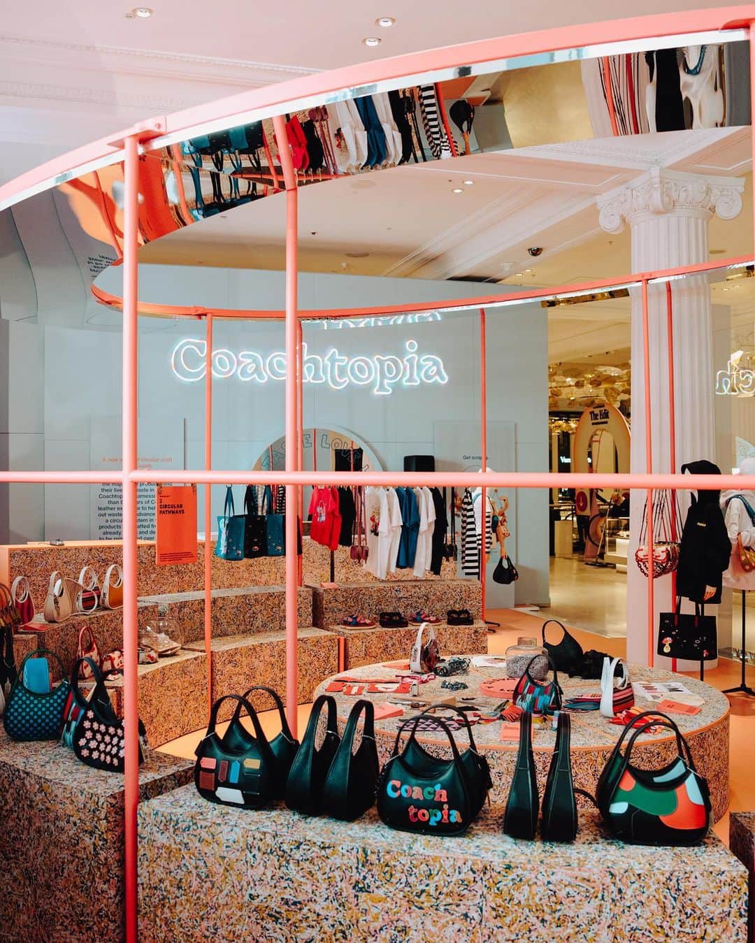のインスタグラム：「Ready, set, #Coachtopia. 🤩 Come with us to our first IRL opening at @theofficialselfridges, UK. Our in-store designs are a lot like our products—colorful, fun and made with waste. We spy with our little eye…  - Bright signs made from neon leftover offcuts - Fixtures made with pressed leather materials (created with leftover @coach bag scraps) - Trays made from recycled textile offcuts  - Hangers made from recycled 98% cardboard - Modular furniture that can be taken apart and used elsewhere  Follow along to see where we’re opening doors next. 👀  Coachtopia is a new world of circular craft from @coach. Together, we’re building towards a better future for our planet. Link in bio to learn and shop. #Coachtopia」