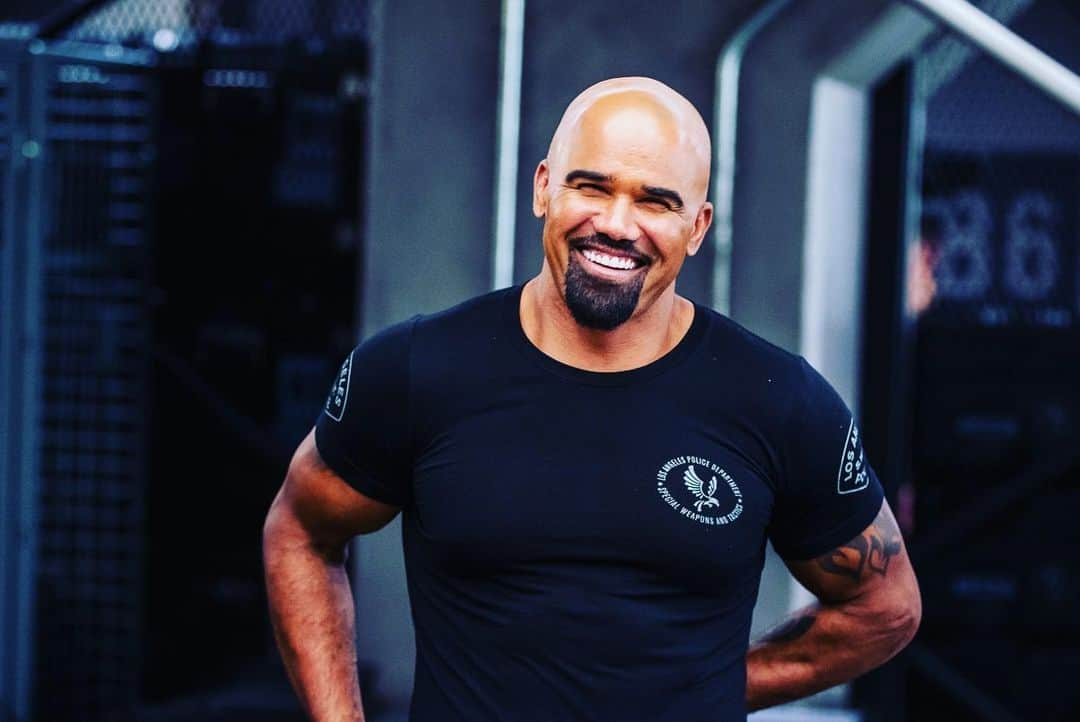 シェマー・ムーアさんのインスタグラム写真 - (シェマー・ムーアInstagram)「We are back with an ALL NEW action packed @swatcbs TONIGHT at 8PM !!! Let’s Go!!!! 👊🏽💪🏽💣💥」4月22日 3時46分 - shemarfmoore