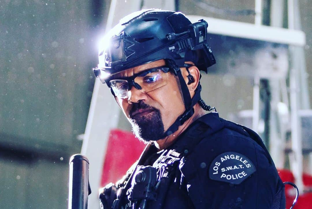 シェマー・ムーアさんのインスタグラム写真 - (シェマー・ムーアInstagram)「We are back with an ALL NEW action packed @swatcbs TONIGHT at 8PM !!! Let’s Go!!!! 👊🏽💪🏽💣💥」4月22日 3時46分 - shemarfmoore